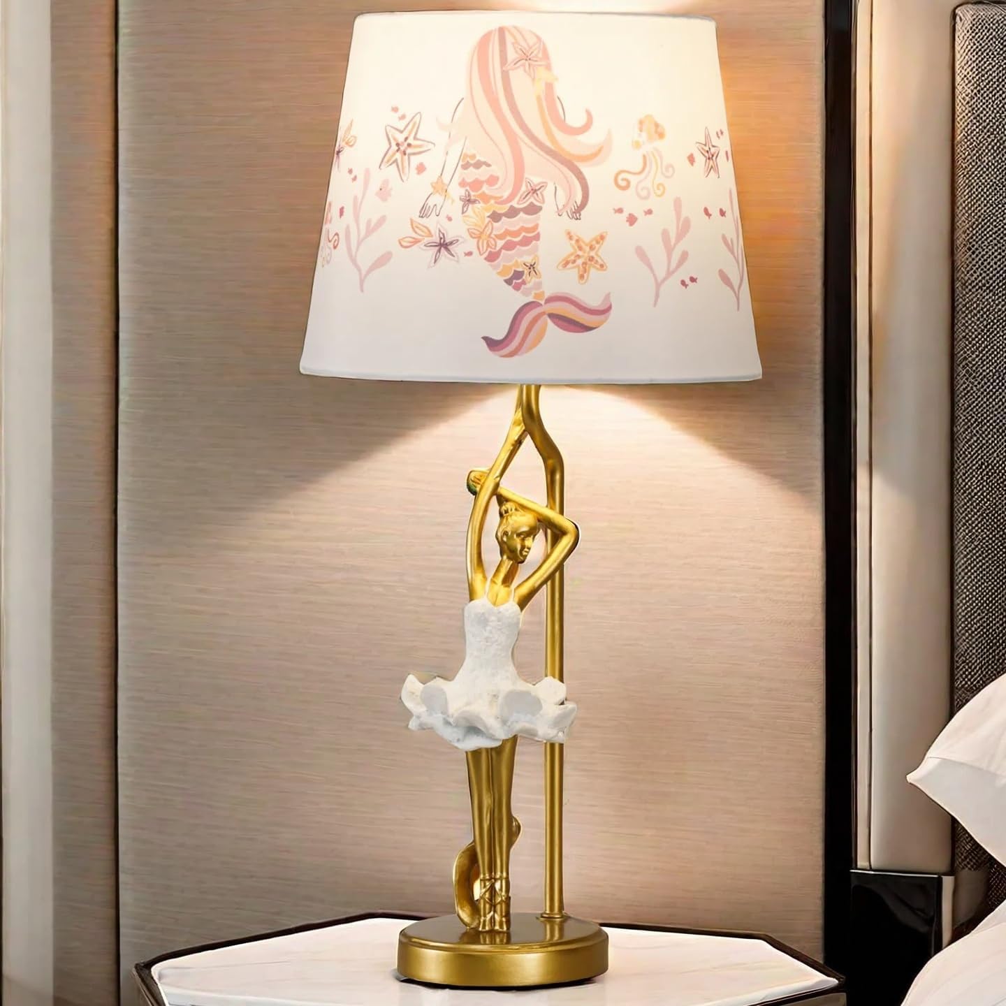 Lámpara de Mesa "Bailarina de Ballet" – Elegancia y Magia en Blanco y Dorado
