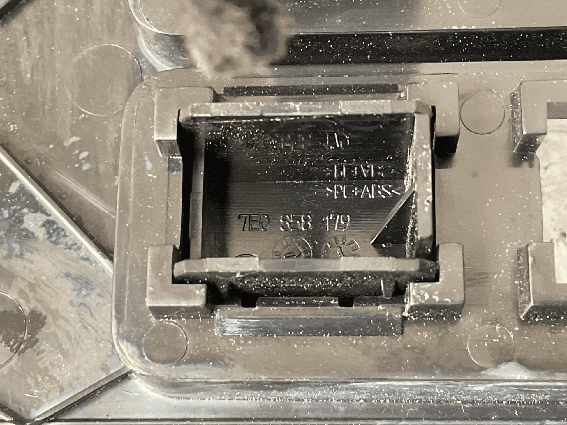 7E0857237F Marco Salpicadero VW T5 Fase 2 - 7E0857237F