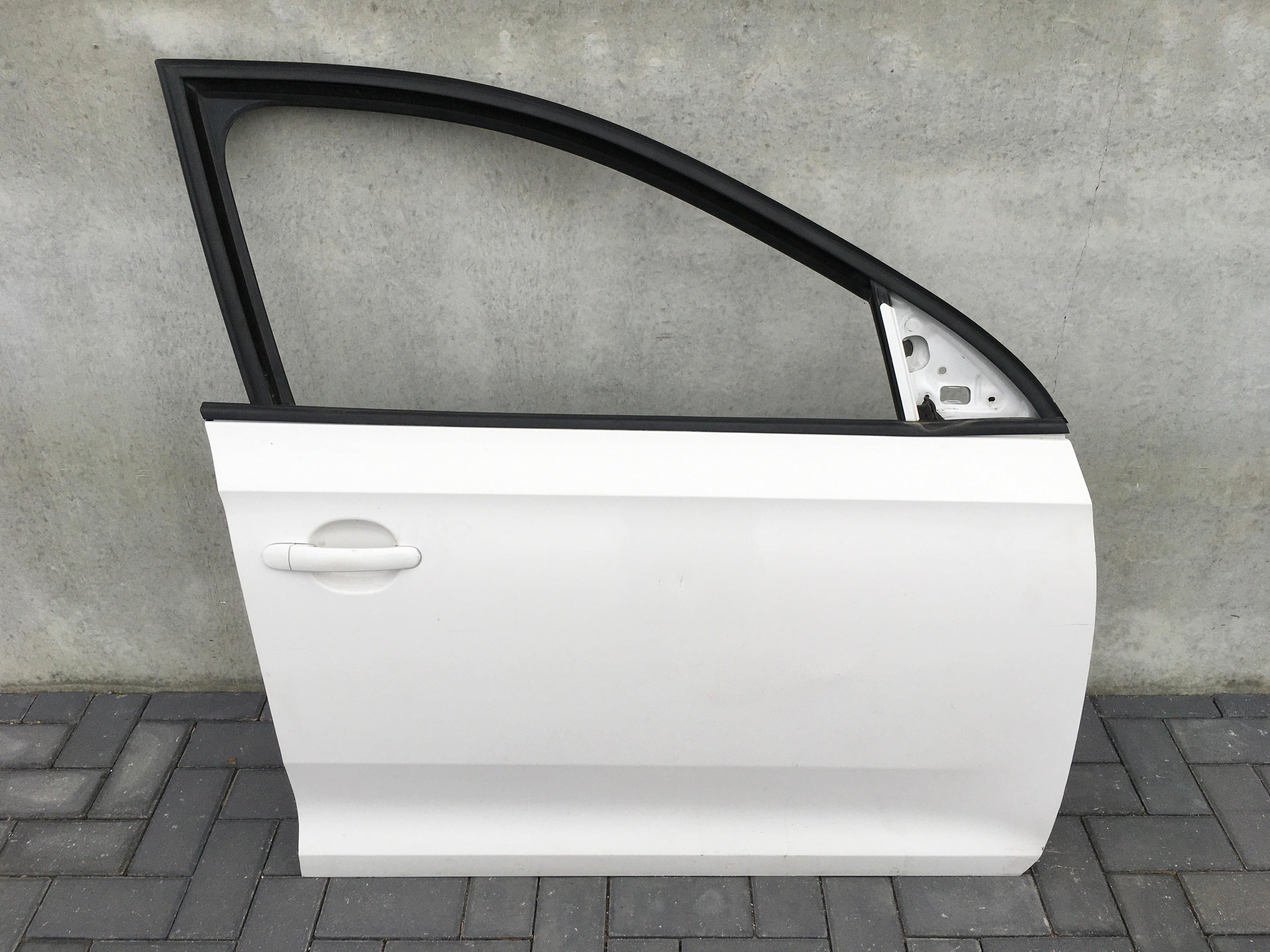 Puerta delantera derecha Skoda Rapid - AutoRR 5JA831052C