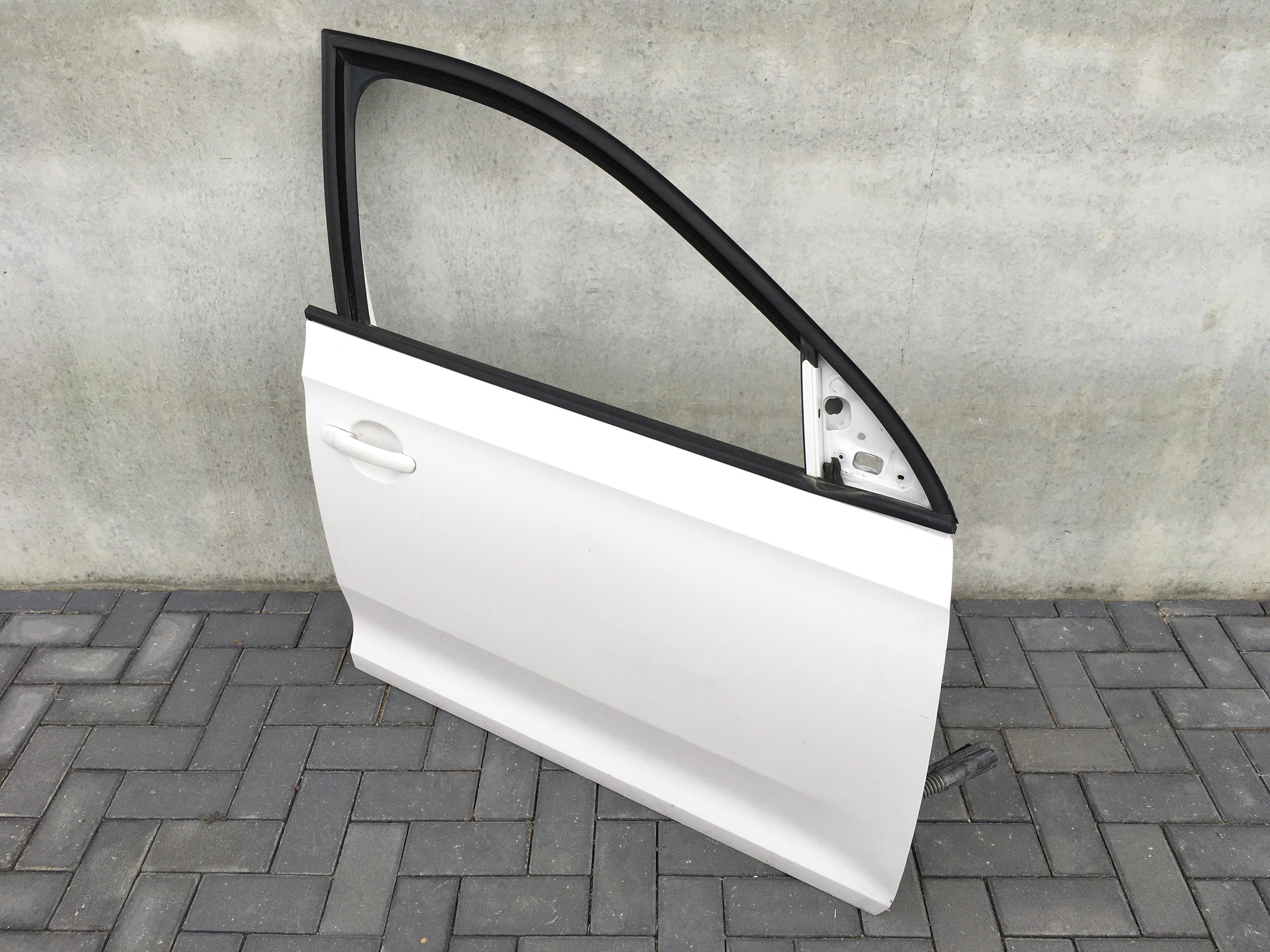 Puerta delantera derecha Skoda Rapid - AutoRR 5JA831052C