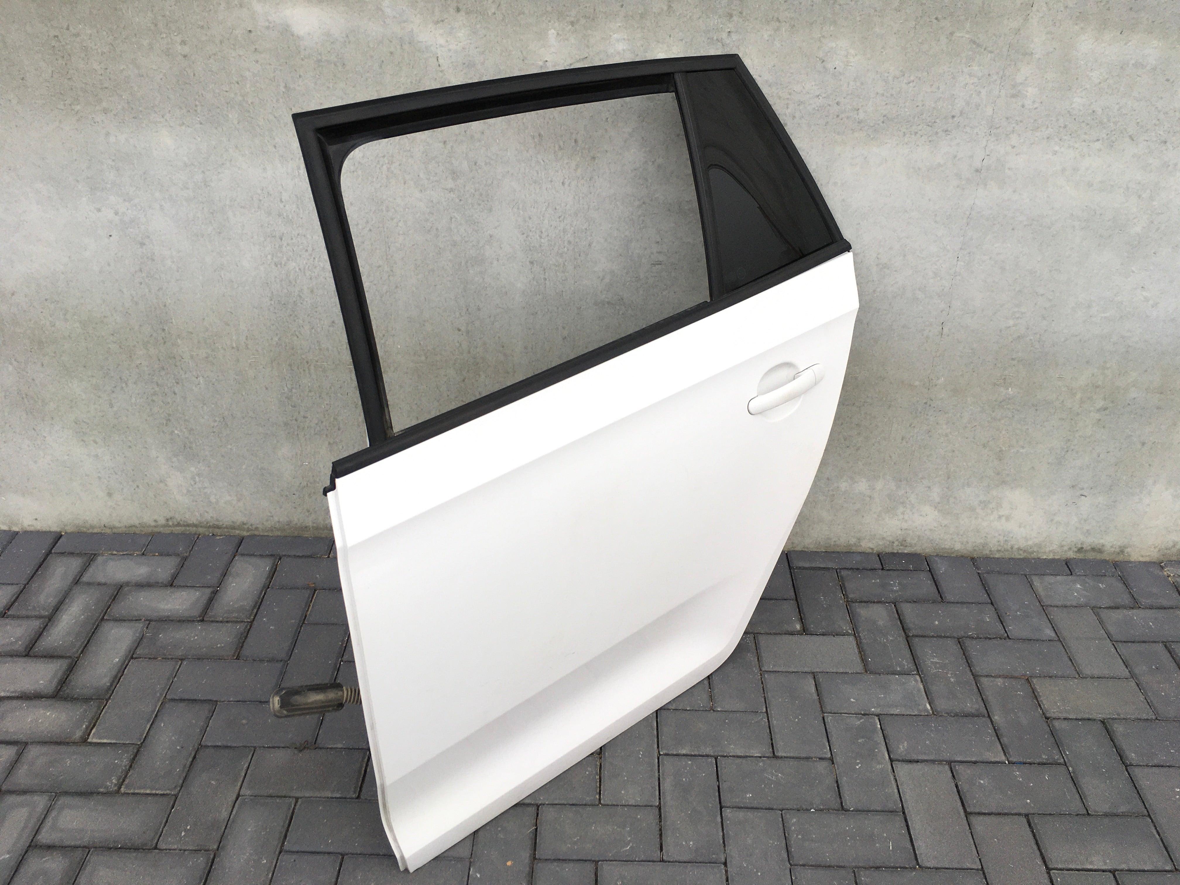 Puerta trasera izquierda Skoda Rapid - AutoRR 5JJ833051A