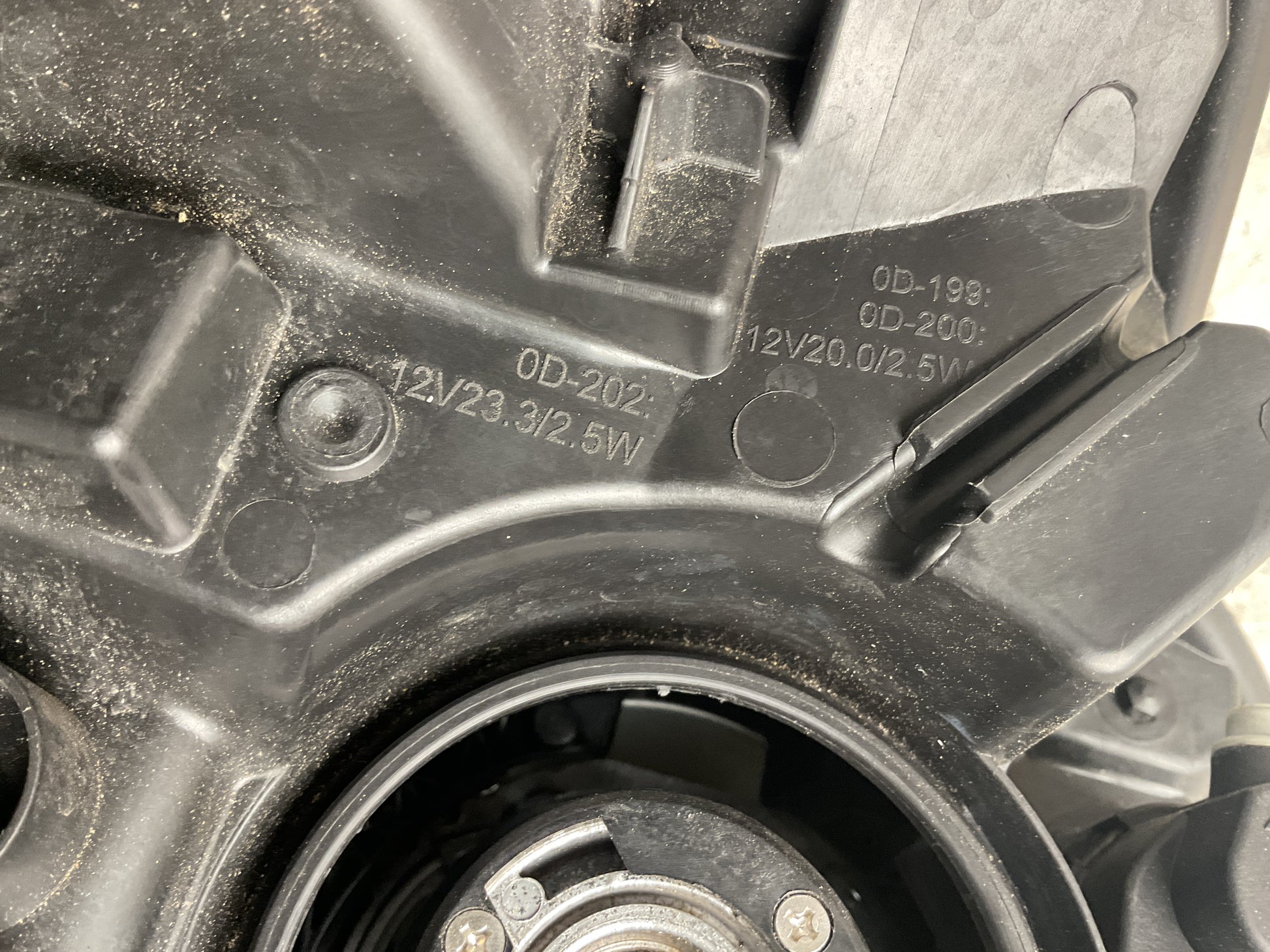 Faro del izq Toyota Yaris III 17-20 - 0D-197 _