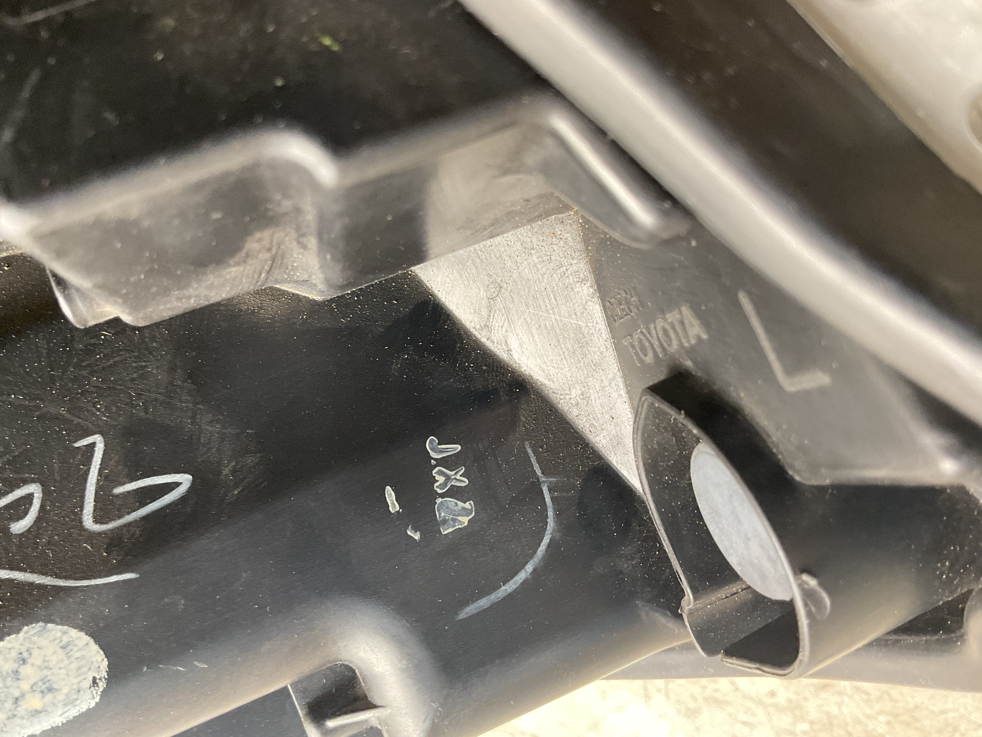 Faro del izq Toyota Yaris III 17-20 - 0D-197 _