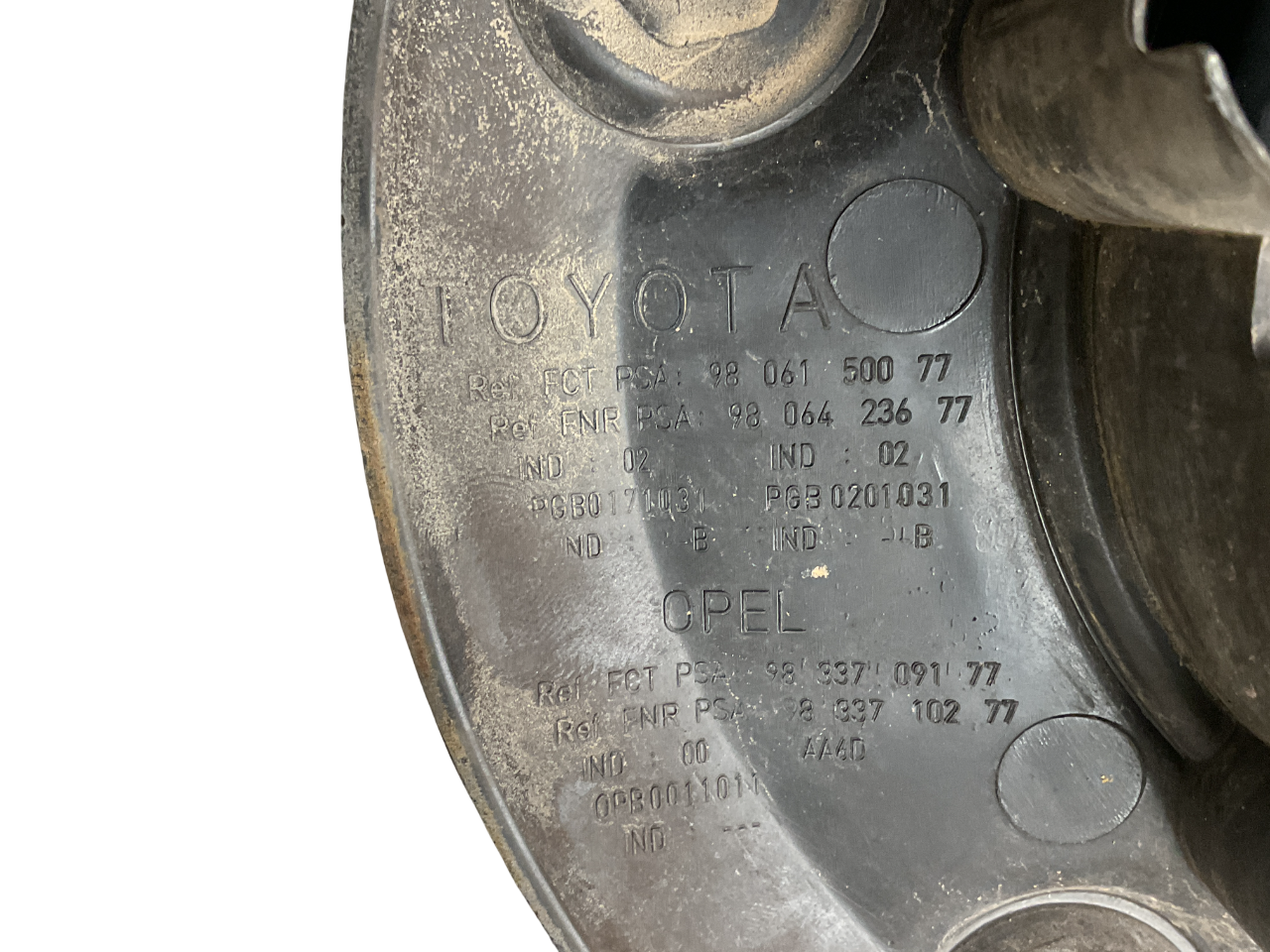 TapaCubos Opel Vivaro 19-26 - 9806150077