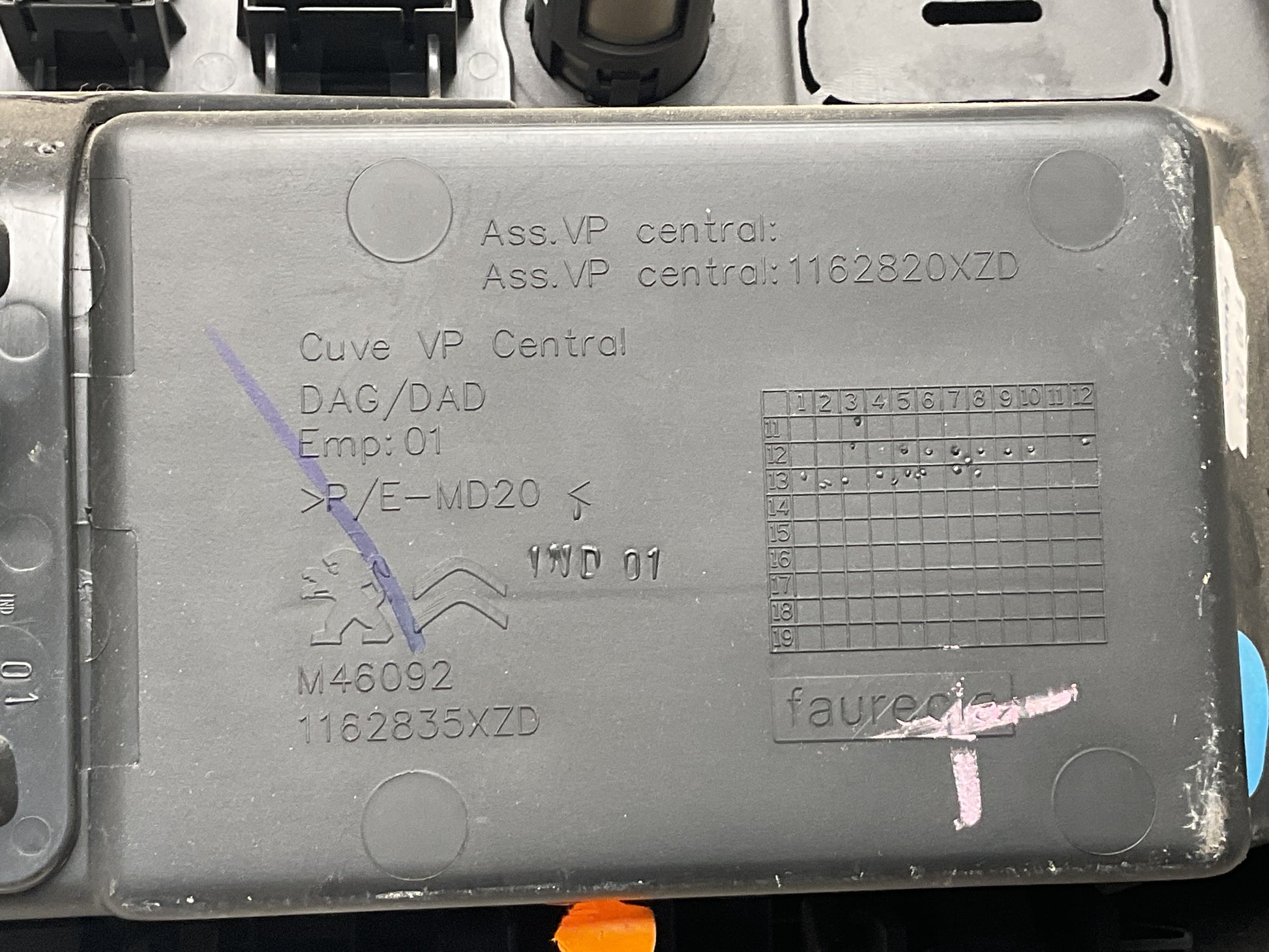 Guantera Citroen C4 Picasso 13-18 - 1162820XZD