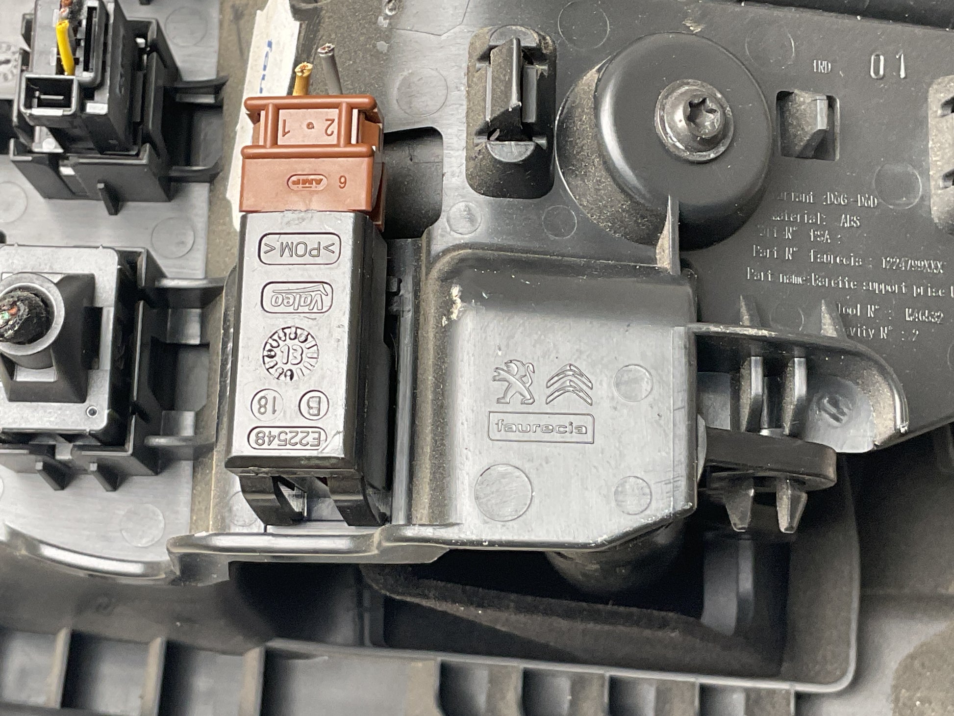 Guantera Citroen C4 Picasso 13-18 - 1162820XZD