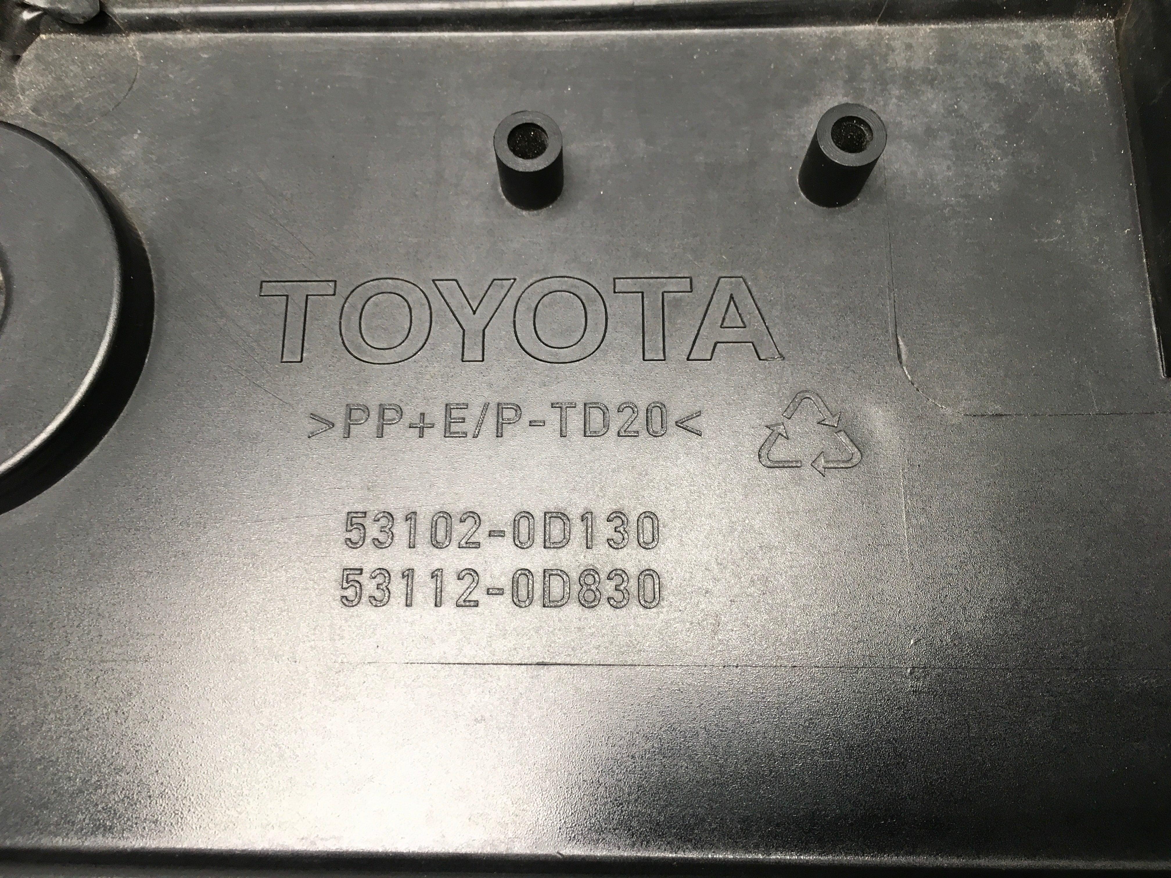 Rejilla radiador Toyota Yaris XP150 Hybrid - AutoRR 531020D130