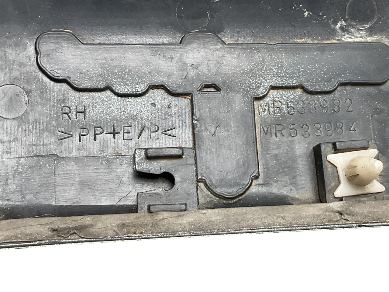 Embellecedor altea del dcha Pinin 98-06 - MR533984