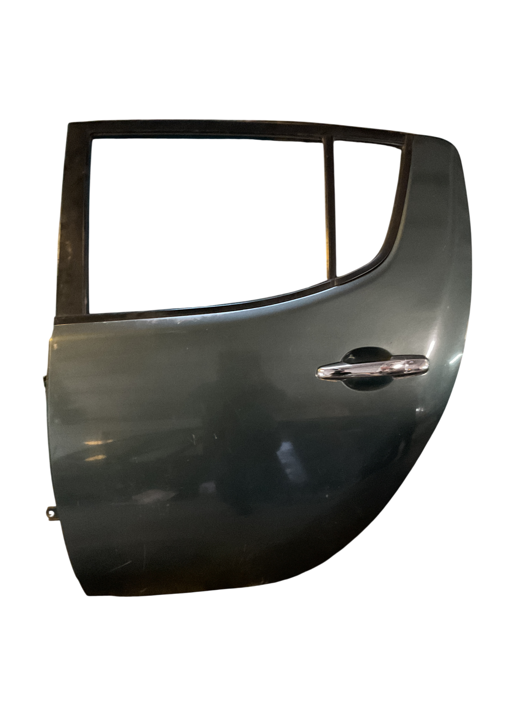 Puerta tra izq Mitsubishi L200 05-15