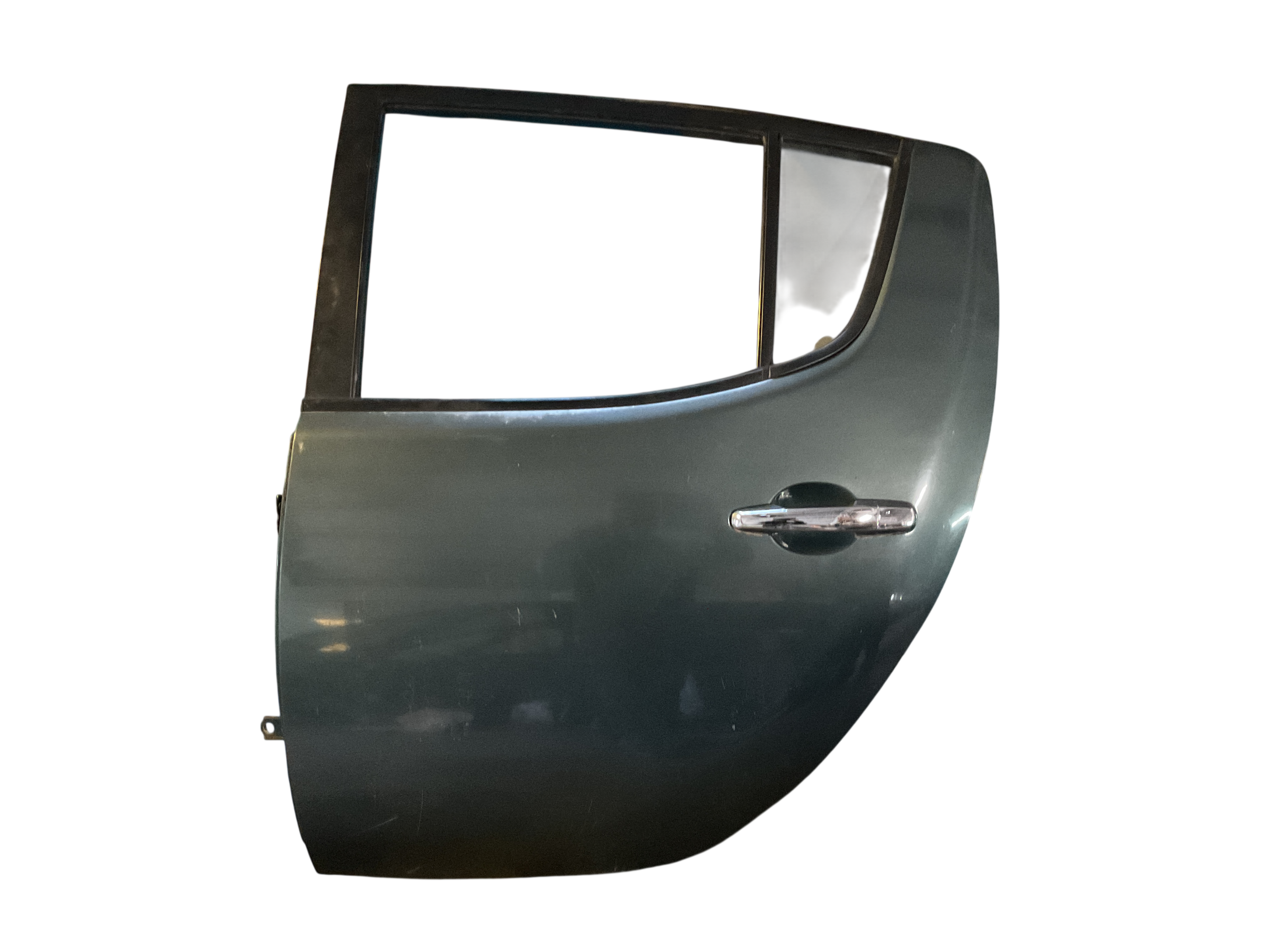 Puerta tra izq Mitsubishi L200 05-15