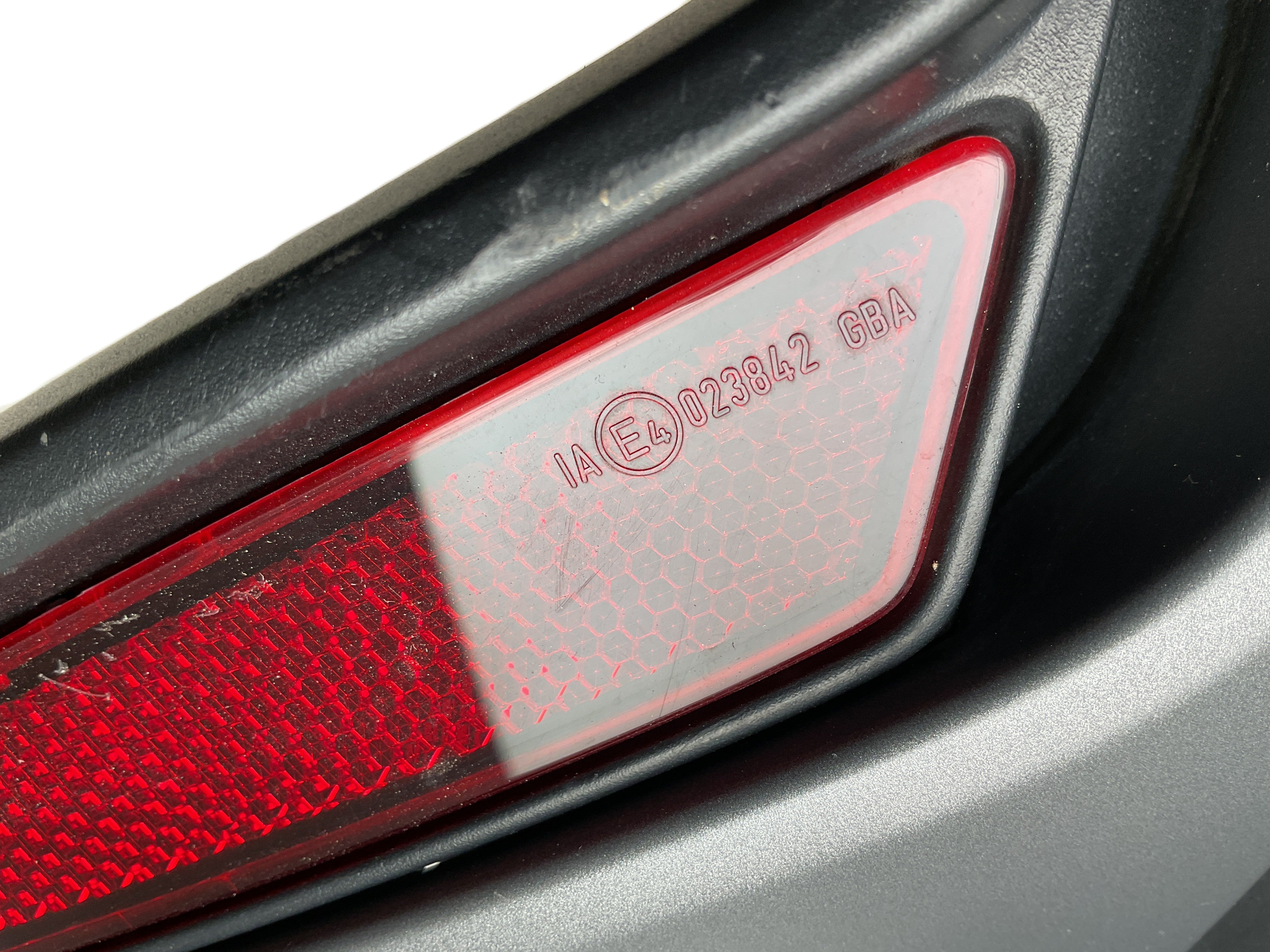 Embellecedor parachoques tra izq Audi A1 II 18-25