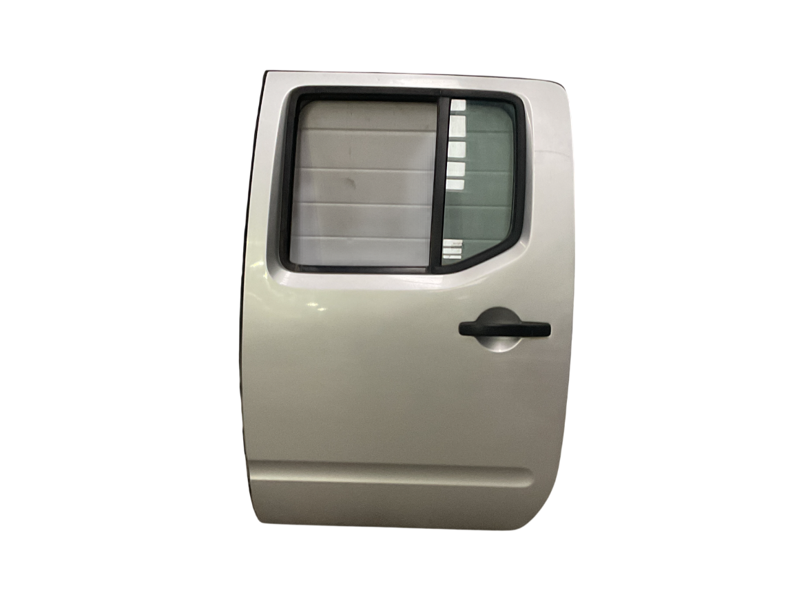 Puerta tra izq Nissan Navara 05-15