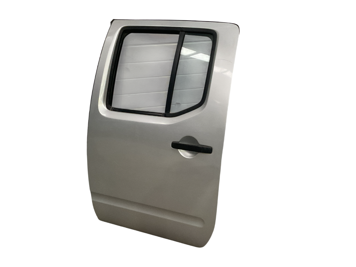 Puerta tra izq Nissan Navara 05-15