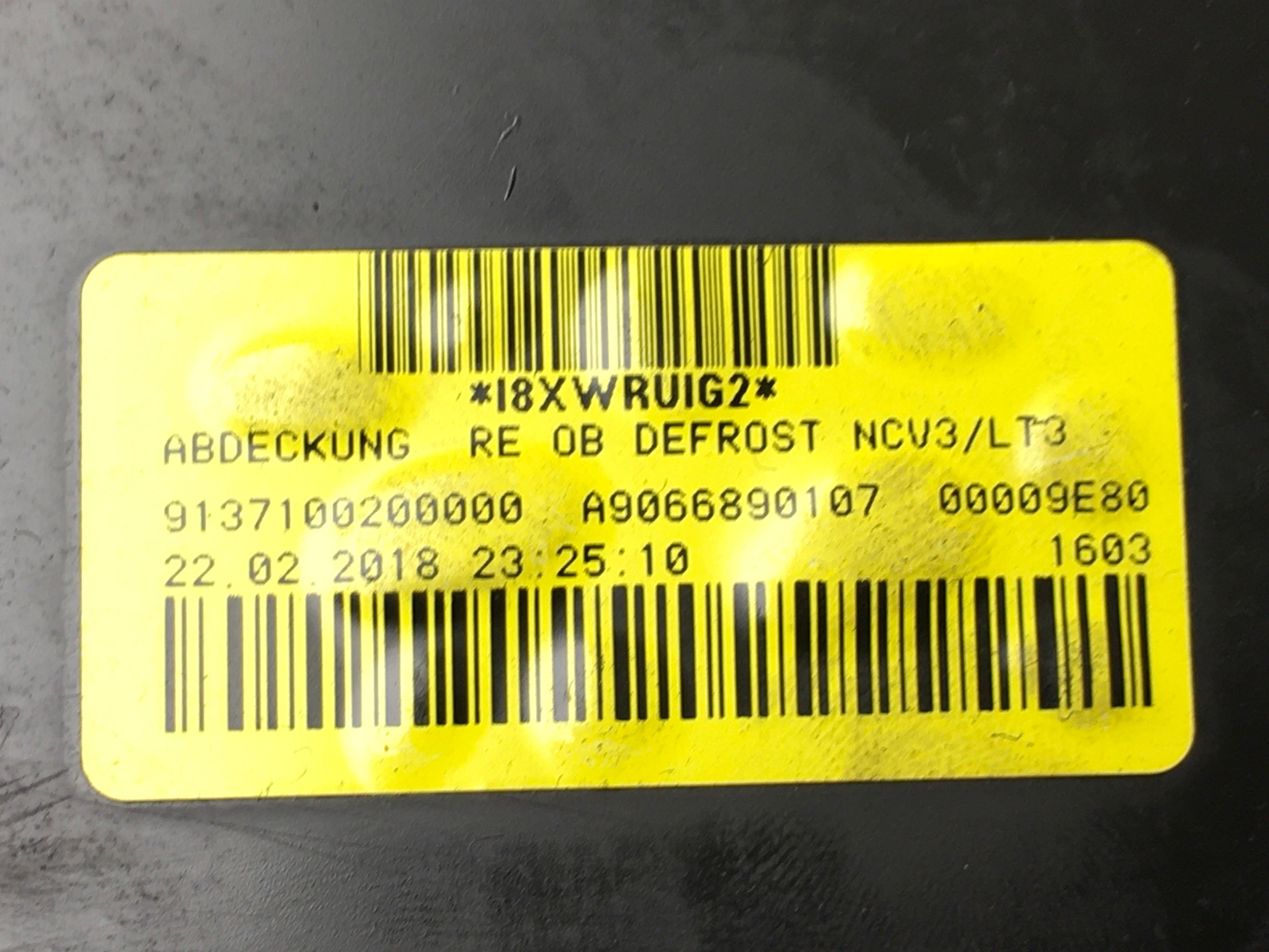 Cubierta derecha Salpicadero Mercedes W906 - AutoRR A9066890107