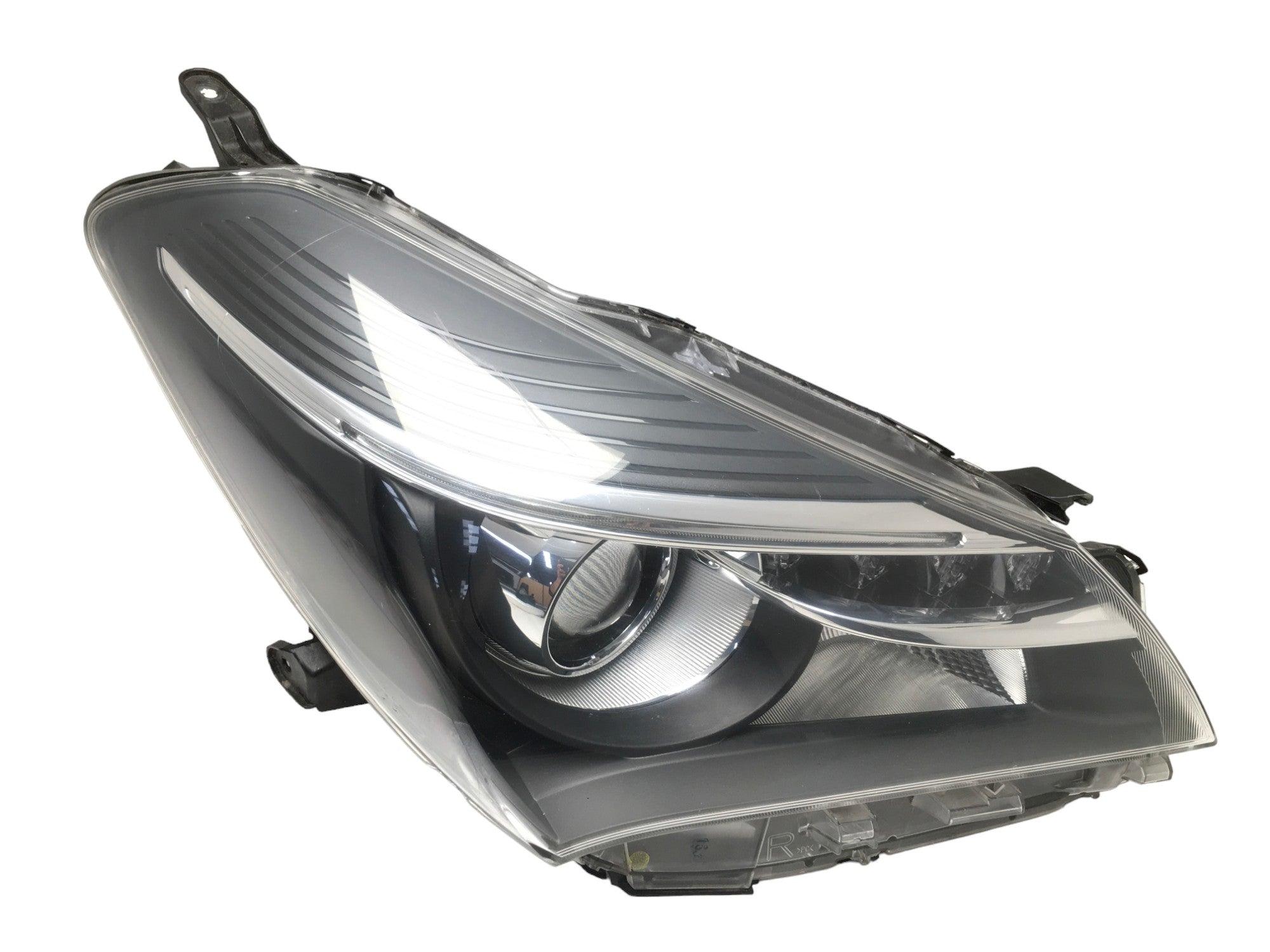 Faro derecho Toyota Yaris P13 - AutoRR 9922681017