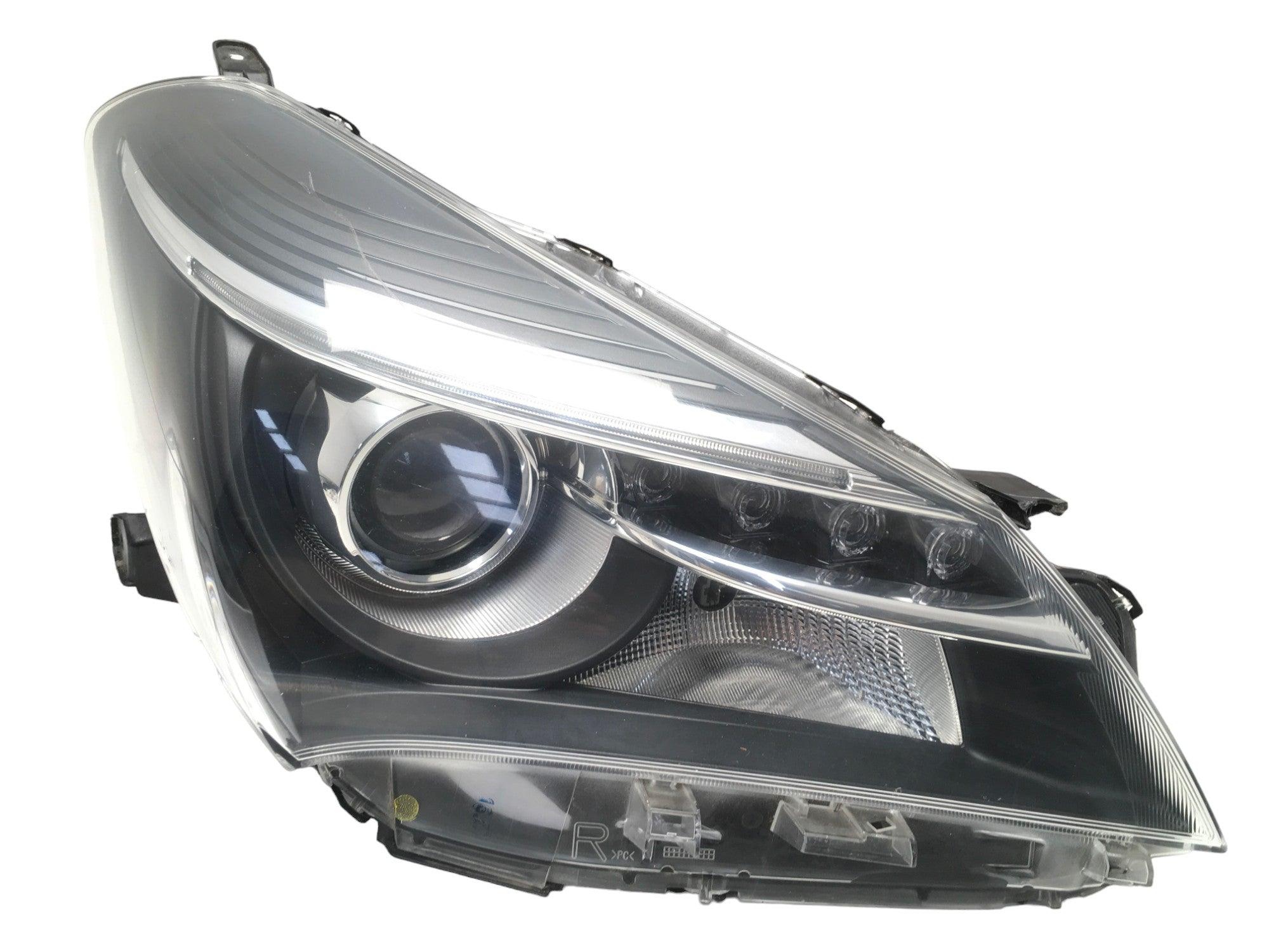 Faro derecho Toyota Yaris P13 - AutoRR 9922681017