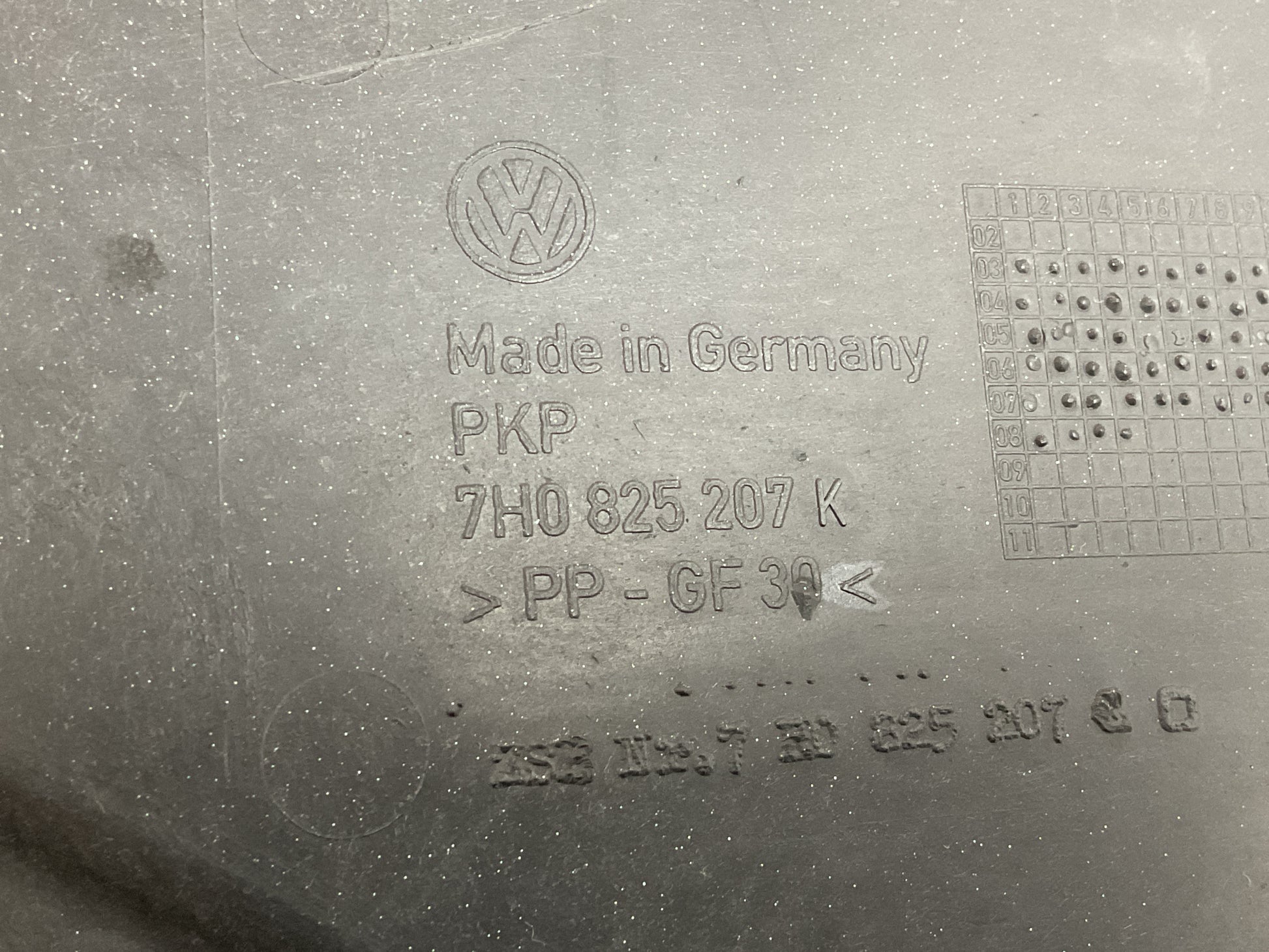 Cubre bajos Volkswagen Transporter T5 (7H) 03-11 - 7H0825207