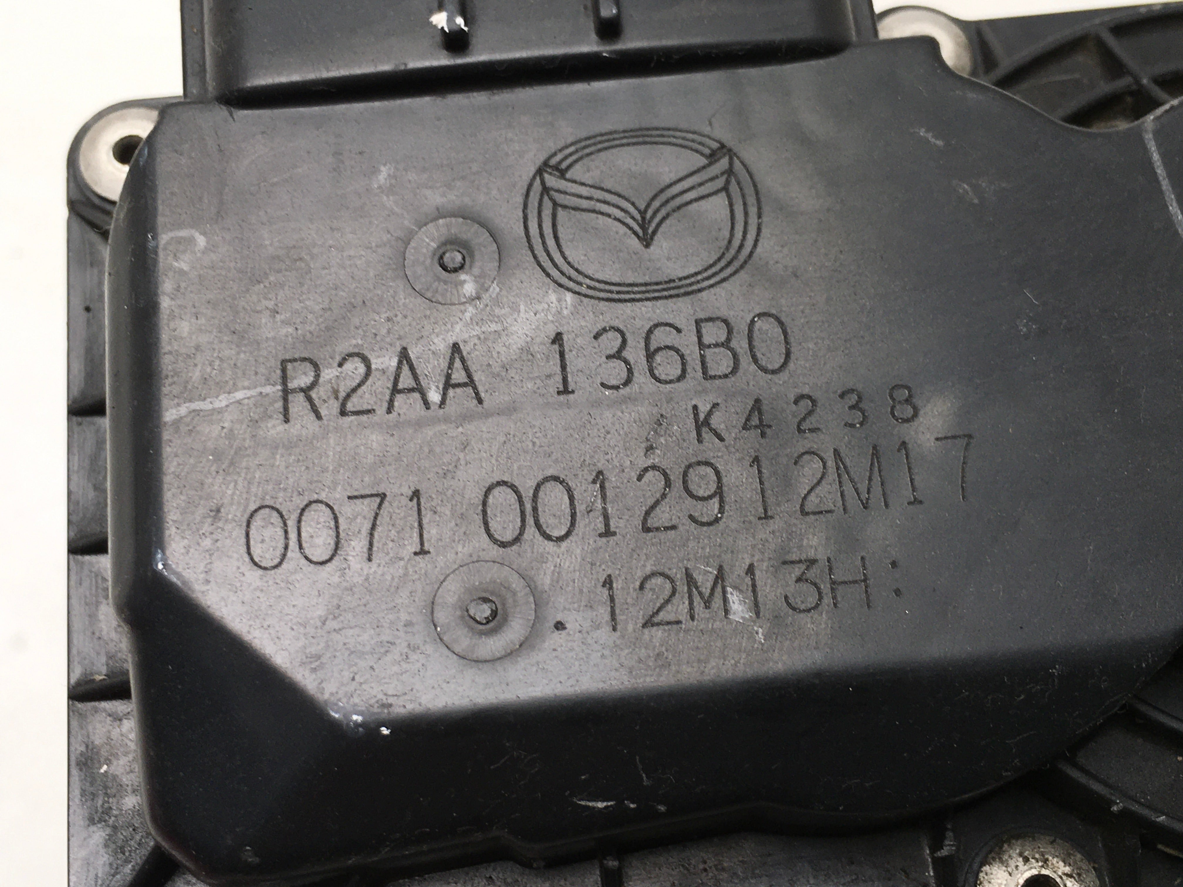 Caja mariposa Mazda R2AA136B0