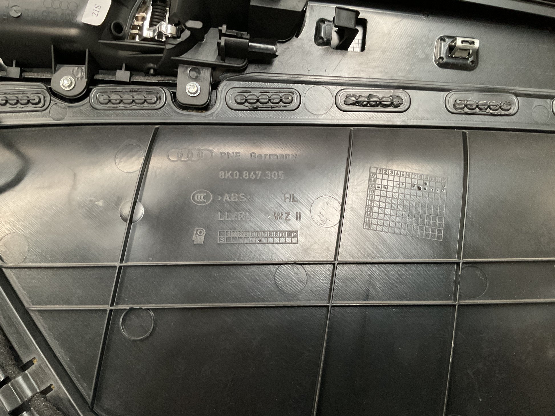 Panel puerta tra izq Audi 8K0867305