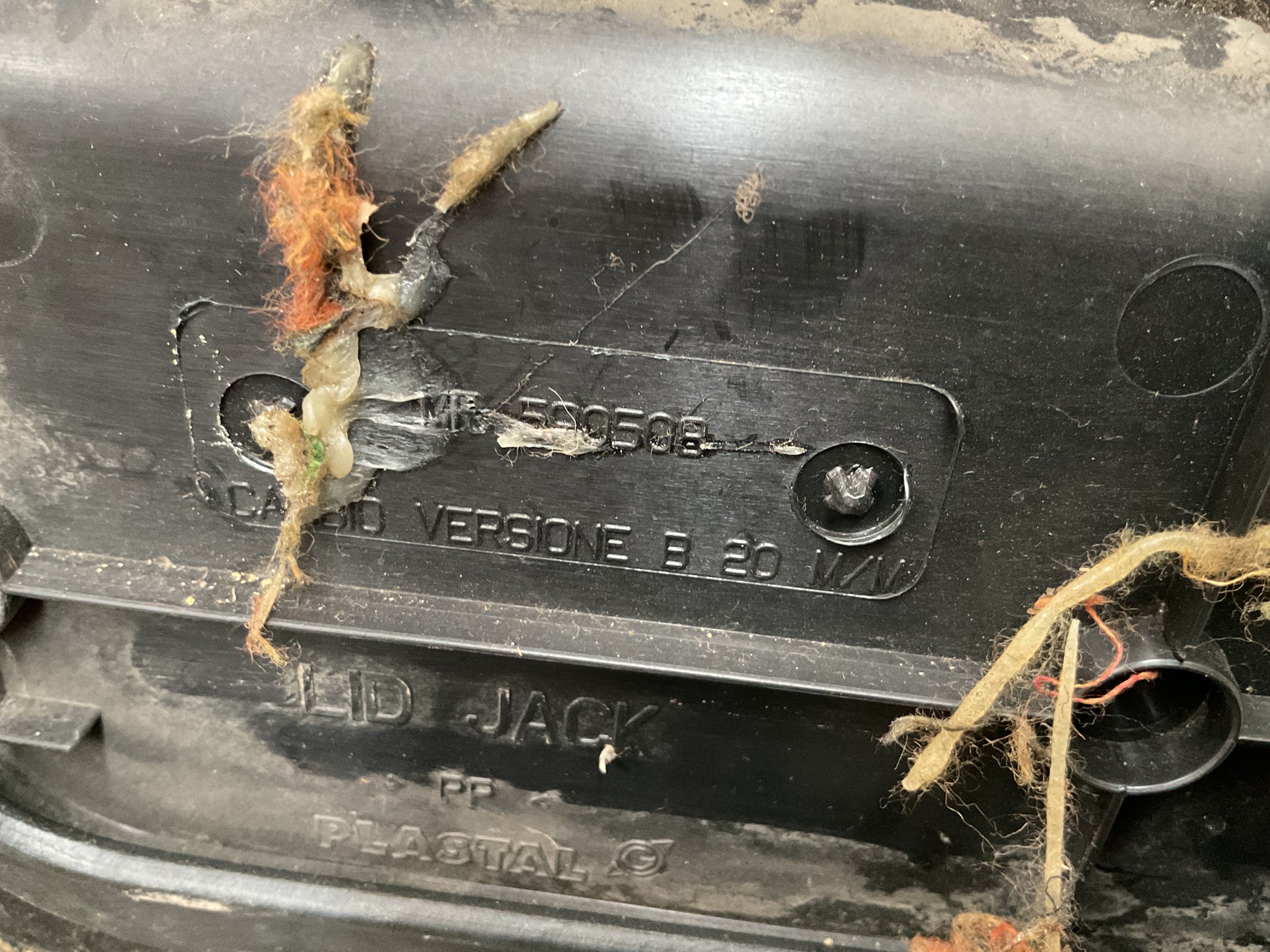 Bandeja Maletero Mitsubishi Pajero Pinin - MR590508 _