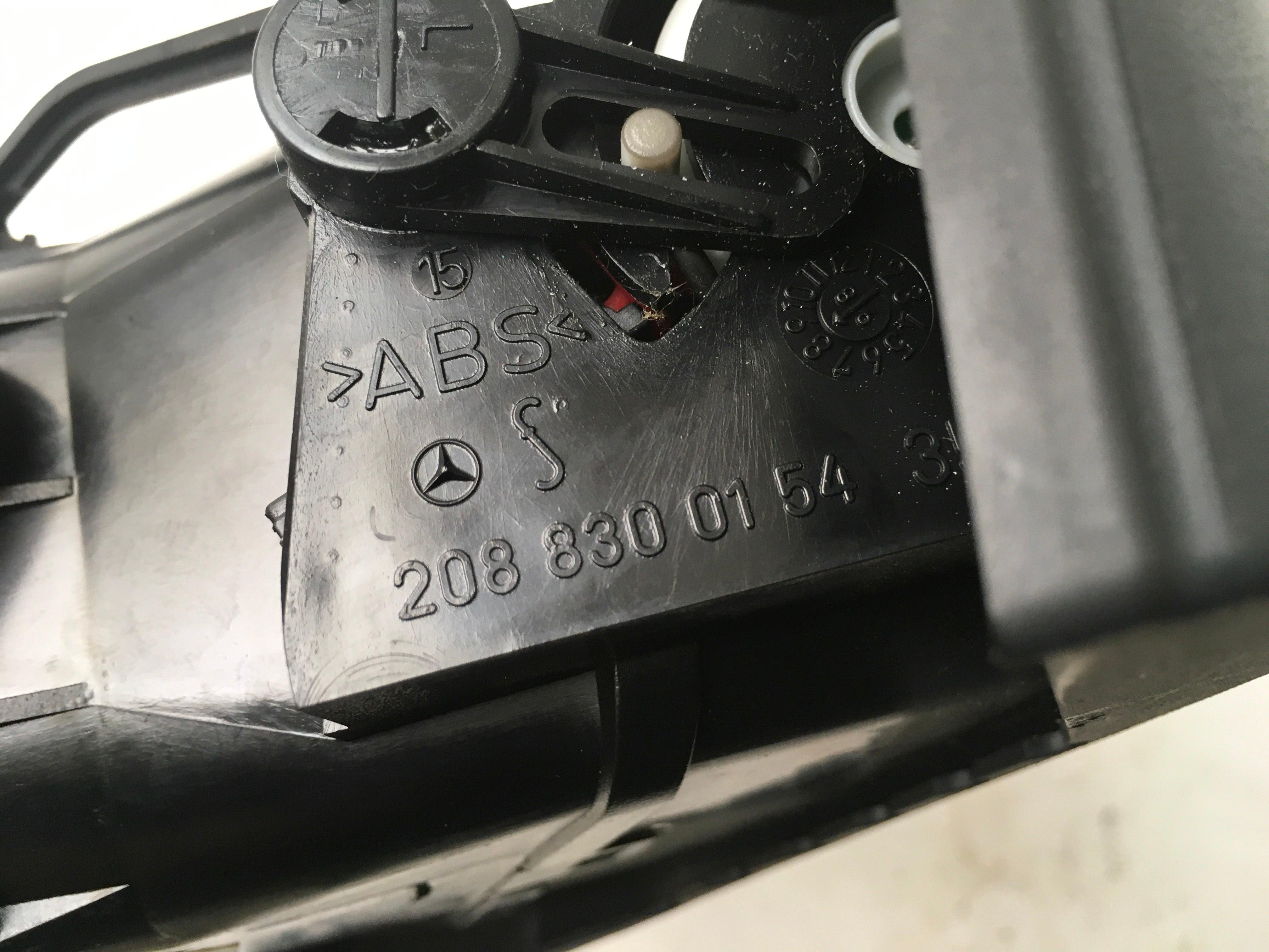 Rejilla izquierda tablero Mercedes A208 - AutoRR 2088300154