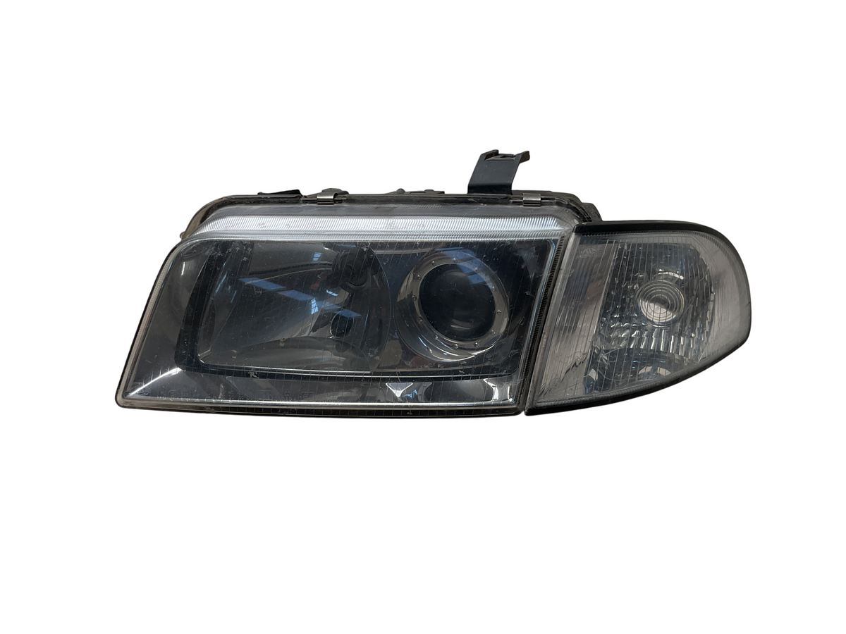Faro del izq Audi S4 Xenon 97-02