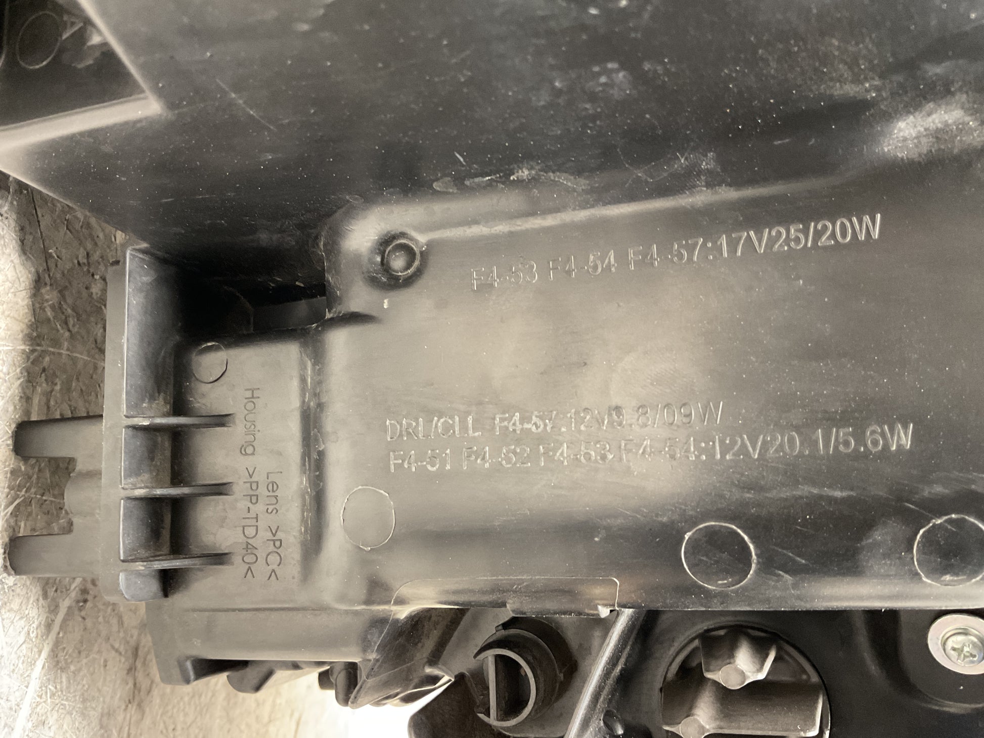 Faro izq Toyota C-HR 2020-2023 - 81150F428000 _