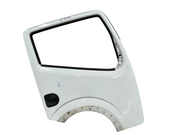 Puerta del dcha Nissan Cabstar 06-14
