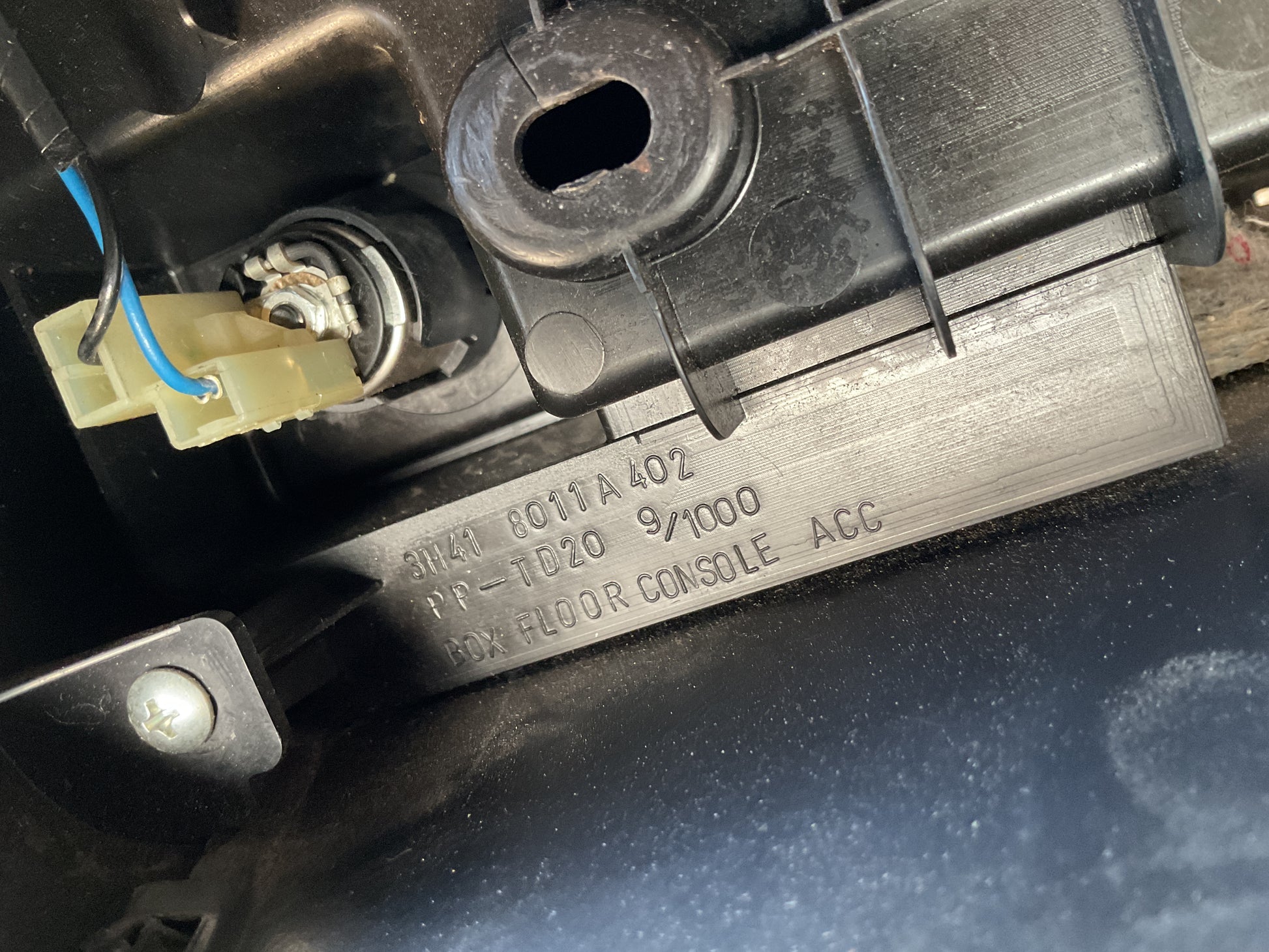 Consola central Mitsubishi Lancer 07-17