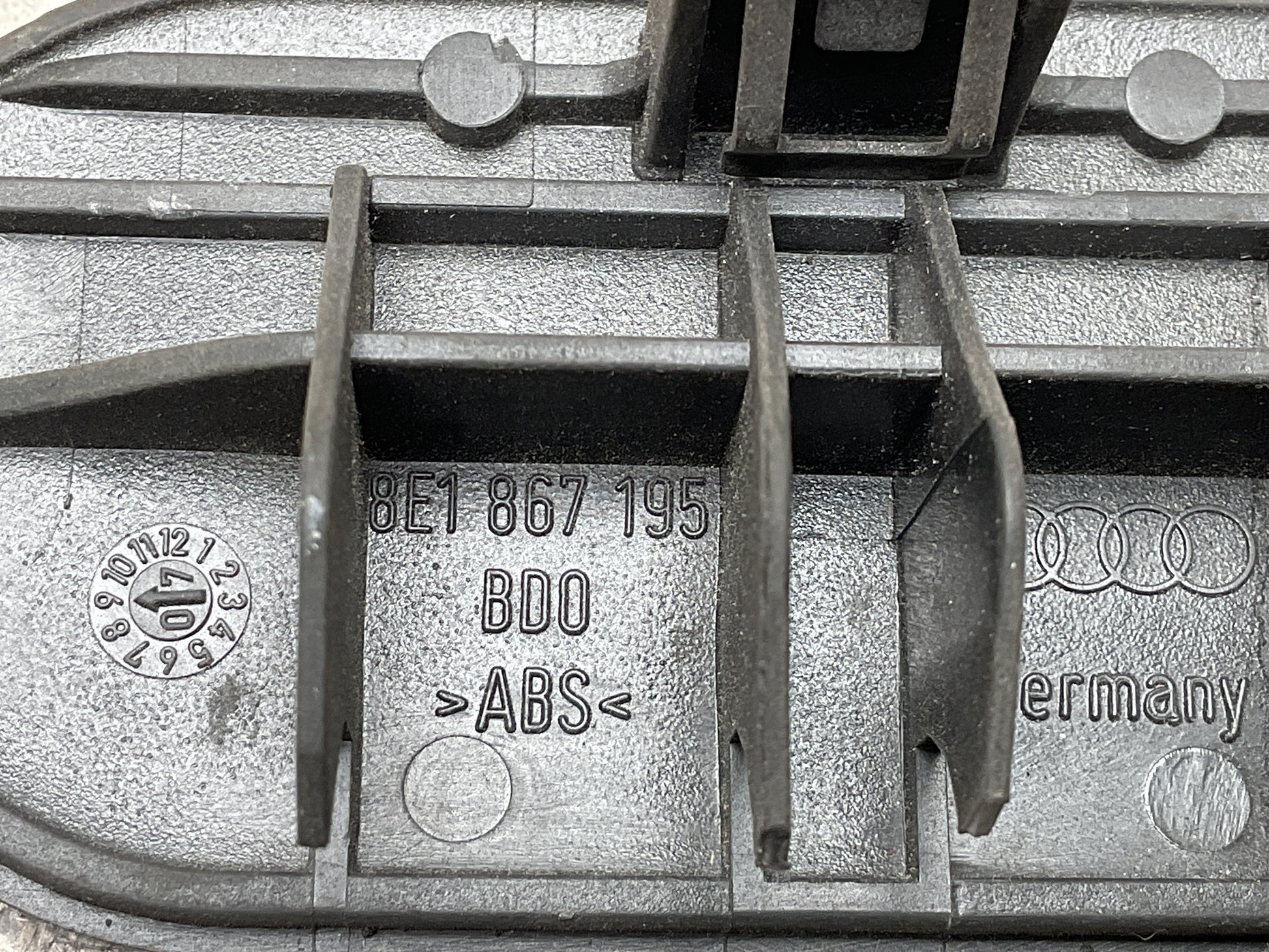 Tapa Tornillo del izq Audi A4 2000-2008 - 8E1867195