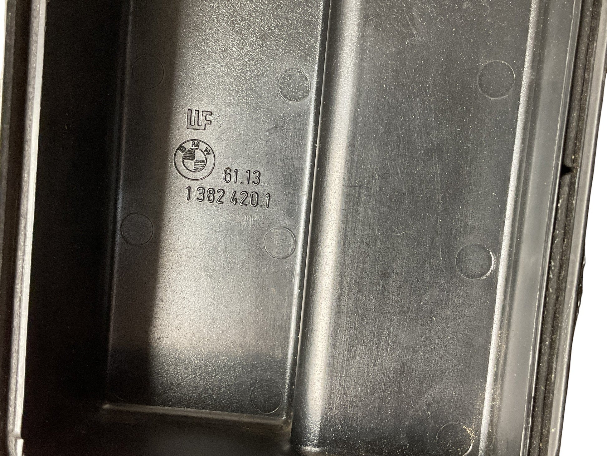 Tapa caja reles BMW 5 E34 86-97 - 13824201