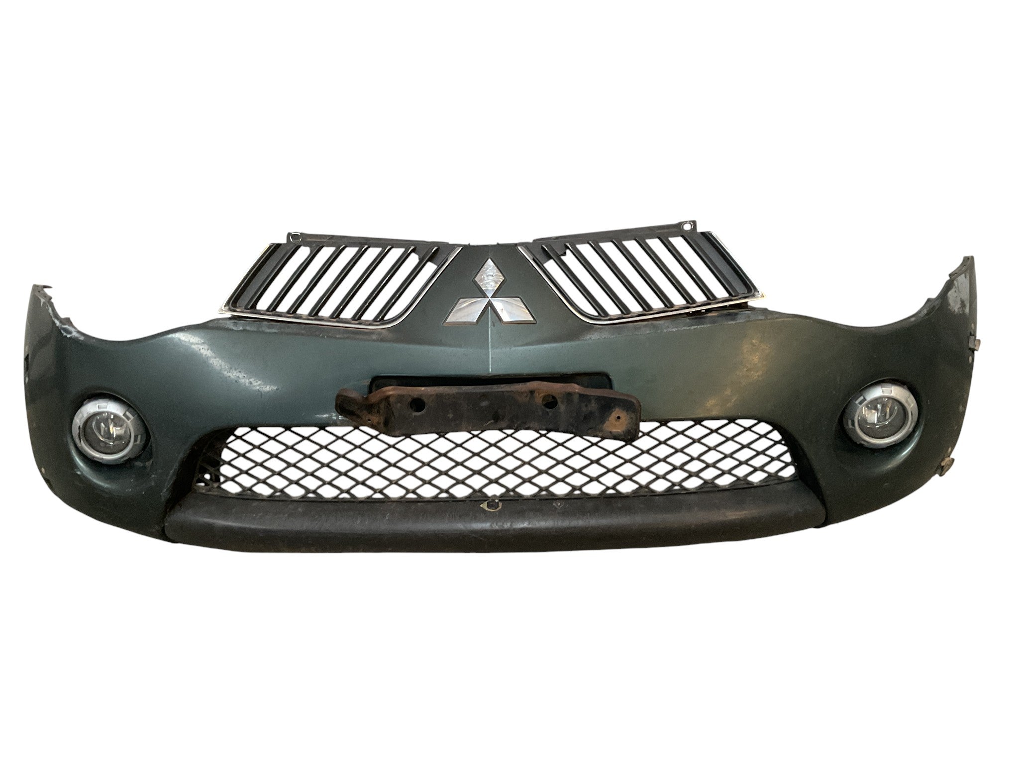 Paragolpes delantero Mitsubishi L200 MN146335