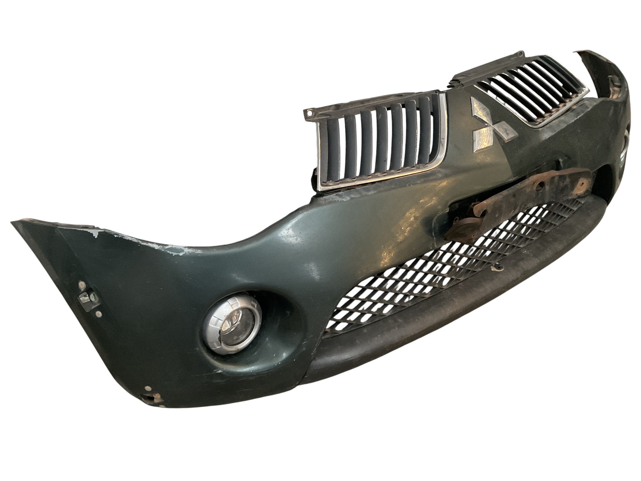 Paragolpes delantero Mitsubishi L200 MN146335