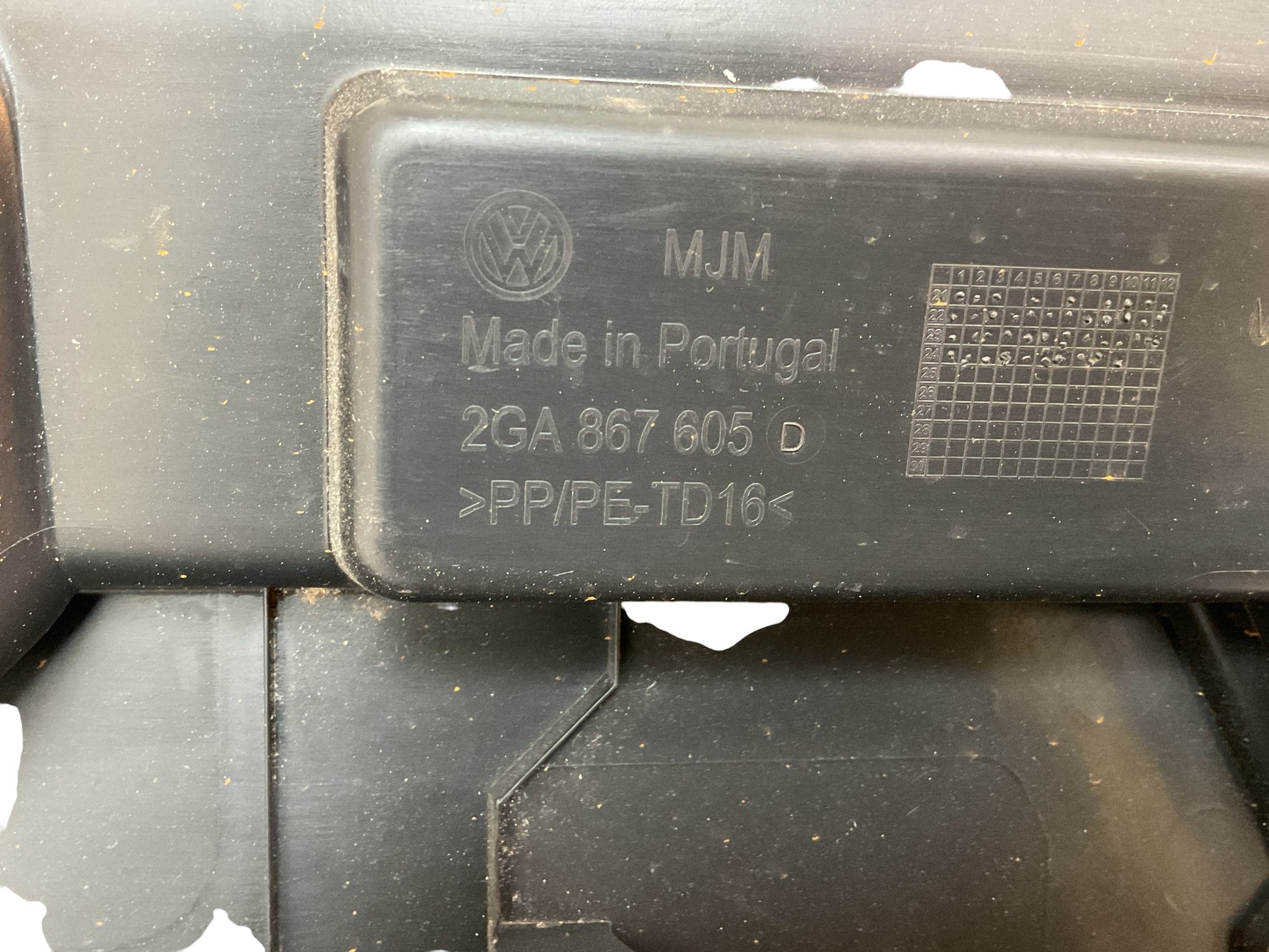 Moldura portón tra Volkswagen T‑Roc 17-23 - 2GA867605D