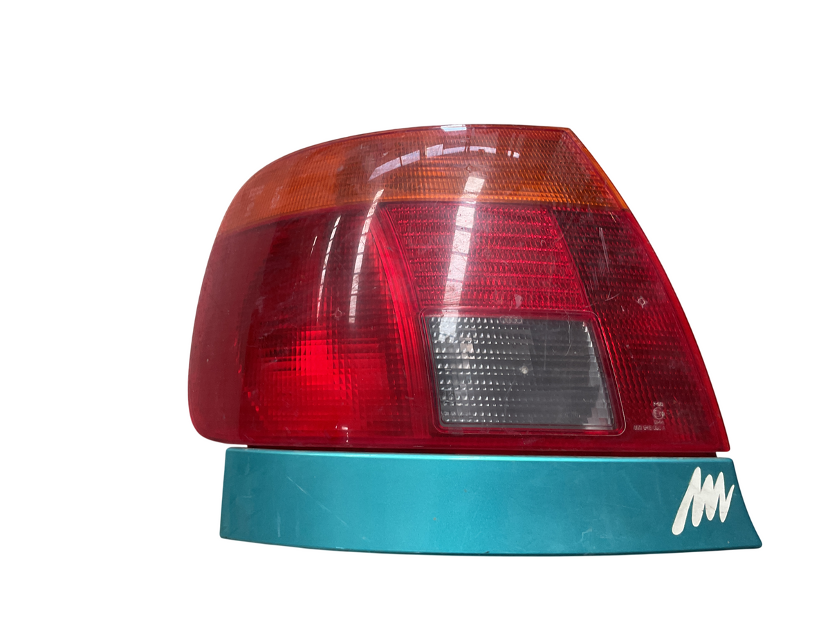 Piloto tra izq Audi A4 95-99 Sedan 8D9945111