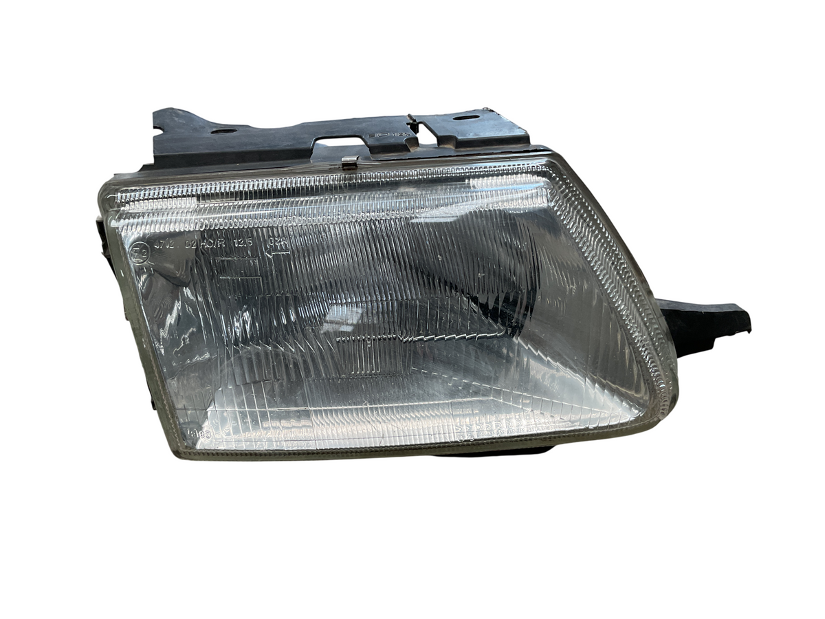 Faro del dcho Citroen Saxo 96-99 9633896080