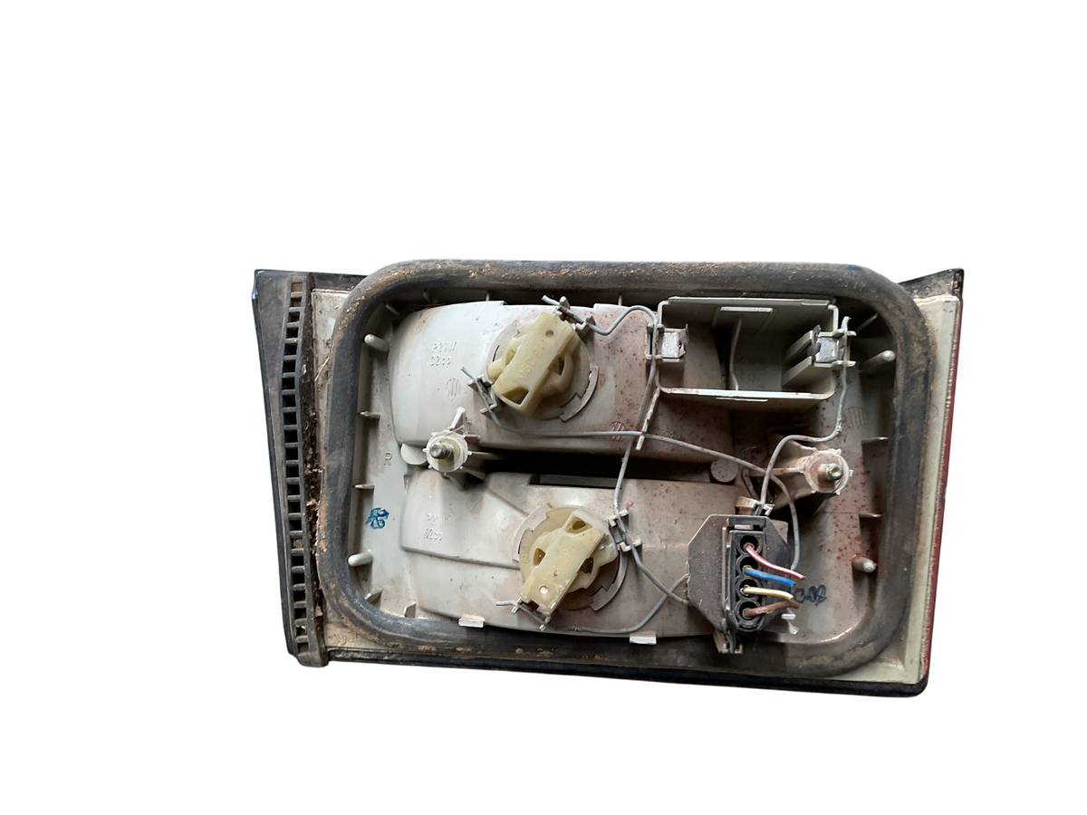 Piloto Tra dcho BMW 5 87-96 13400200