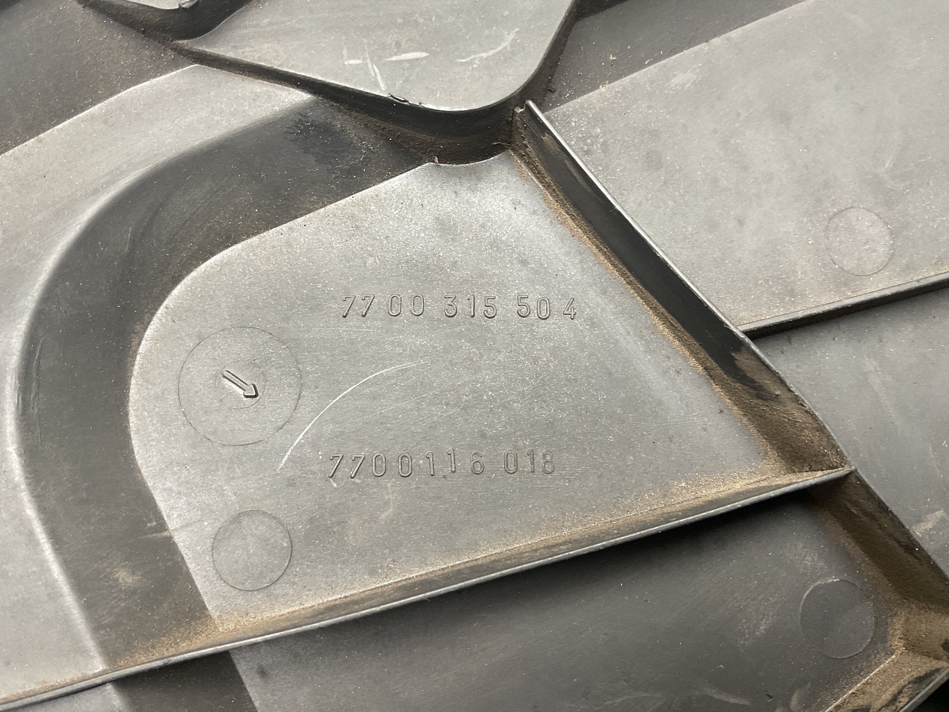 Tapa distribucion Renault 7700315504 - 7700315504