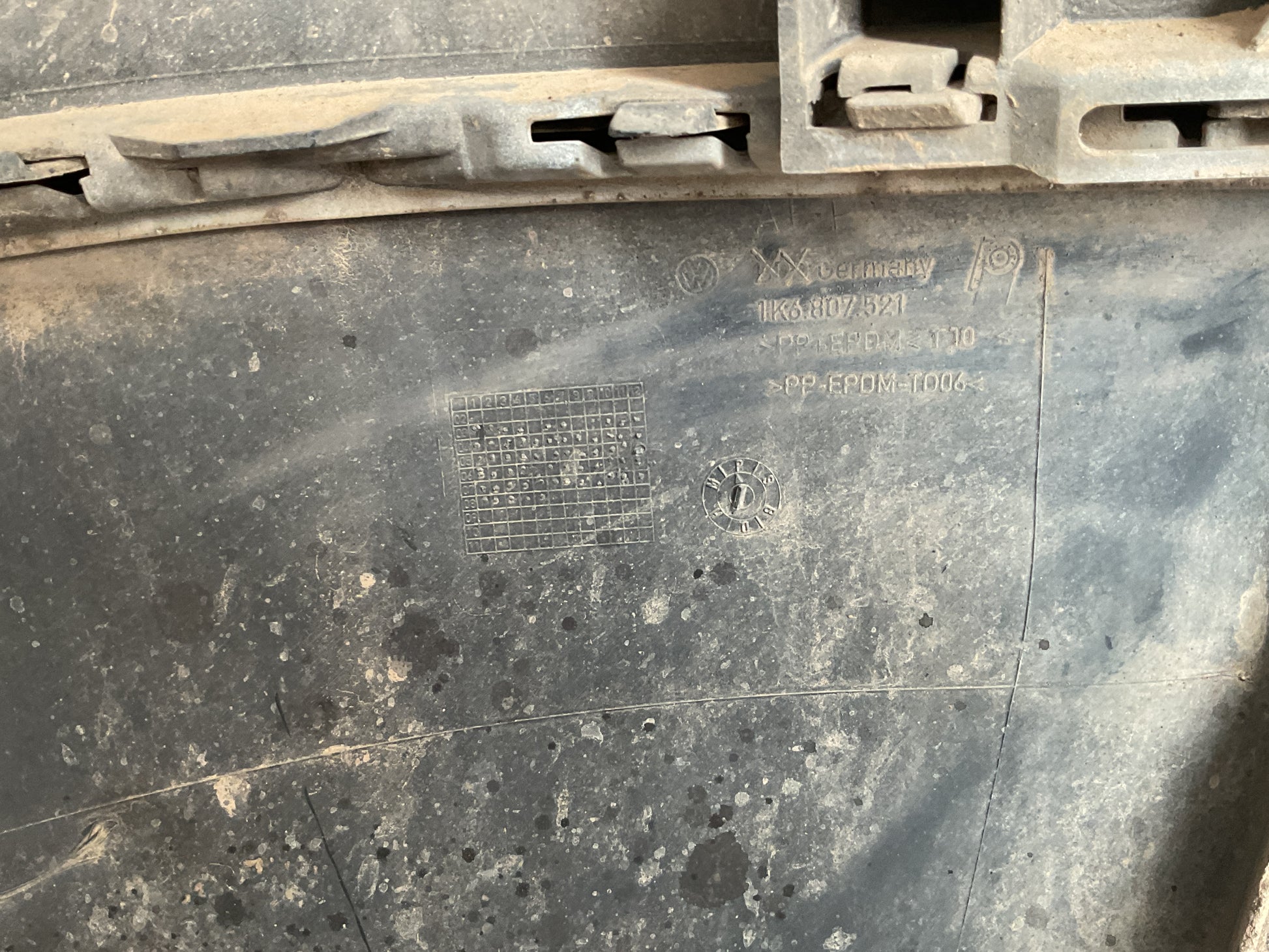 Paragolpes tra VW Golf V 03-09