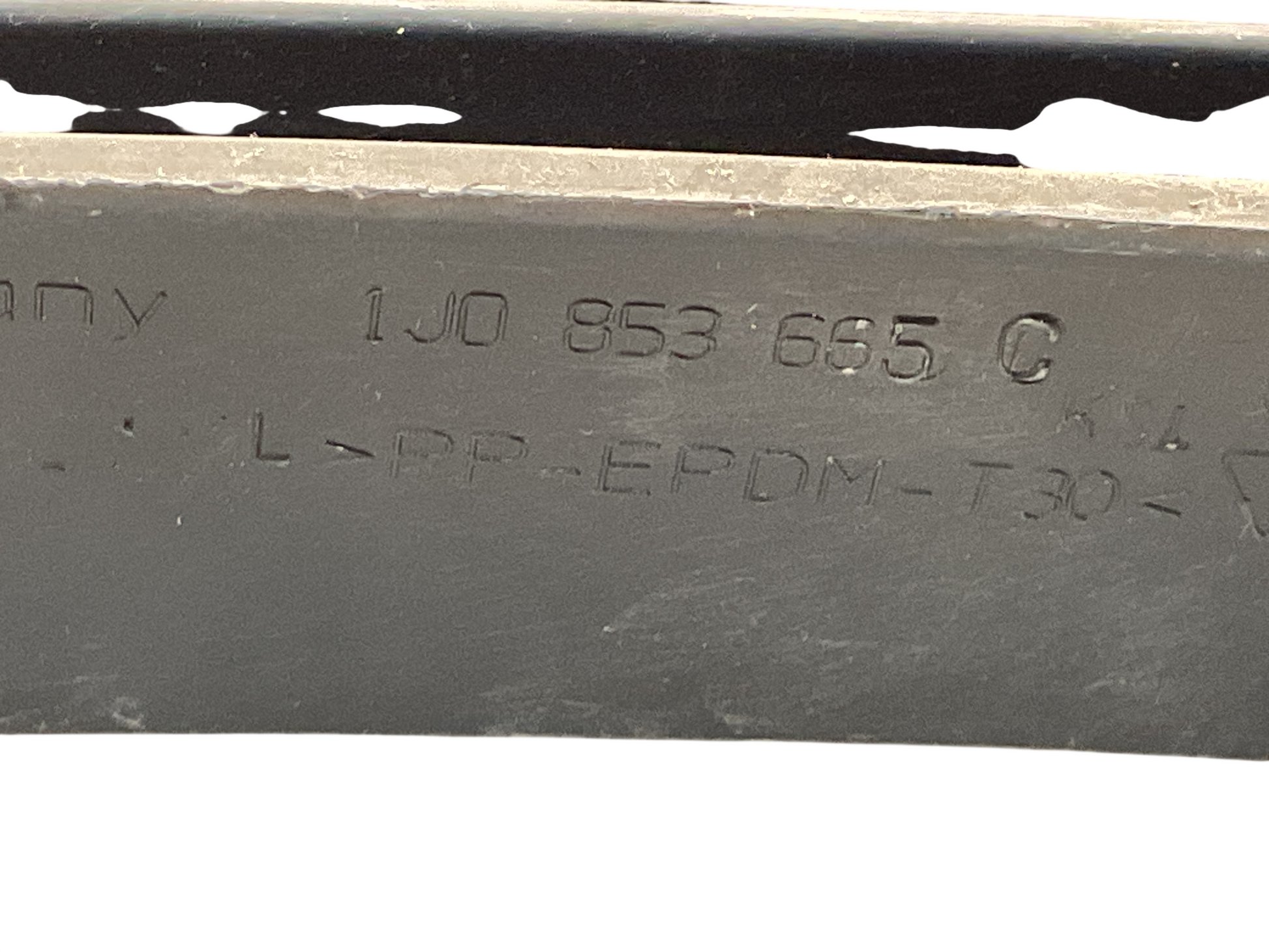 Rejilla paragolpes del izq VW Golf IV 97-06
