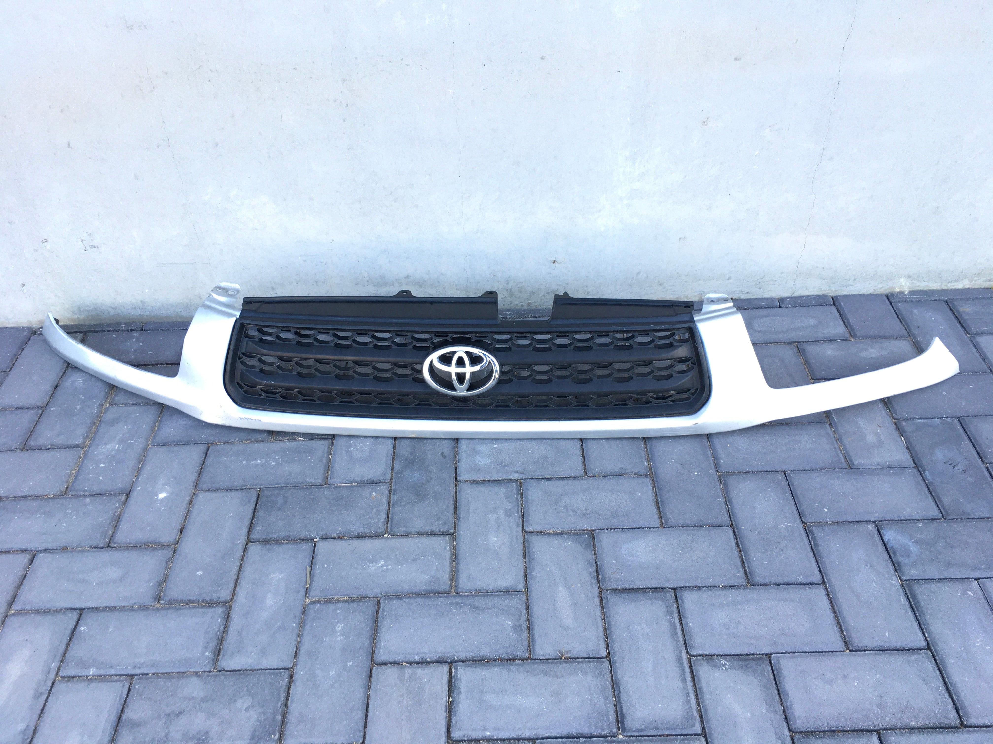 Rejilla delantera Toyota Rav4 XA20 - AutoRR 5311142070