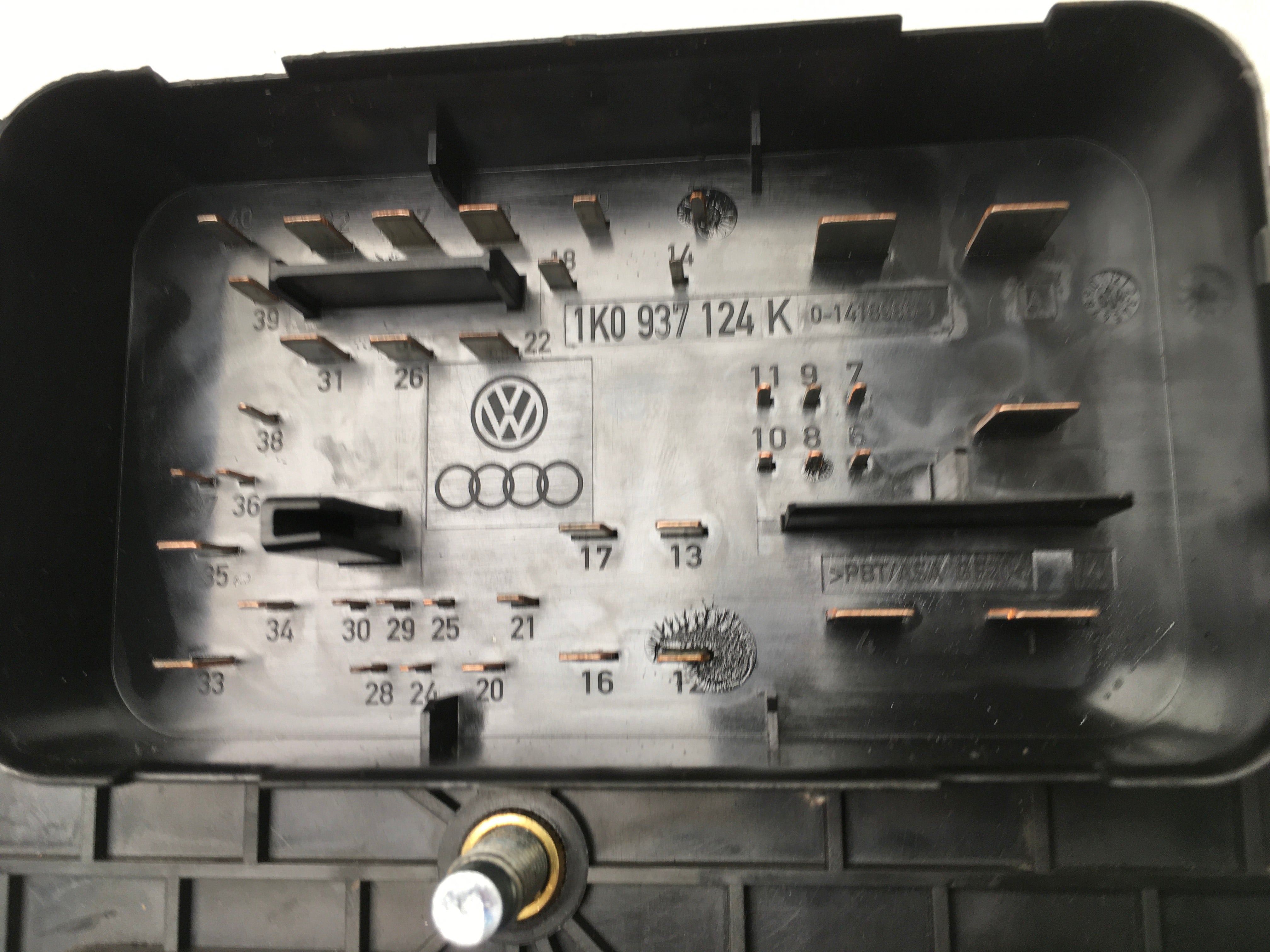 Caja fusibles VW 1K0937124K