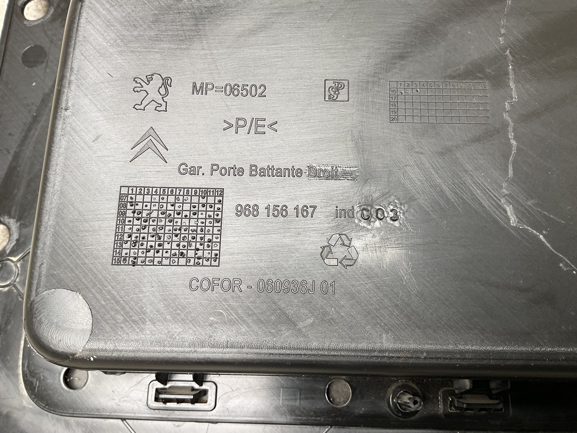 Moldura maletero dcha Berlingo Partner 08-14 - 