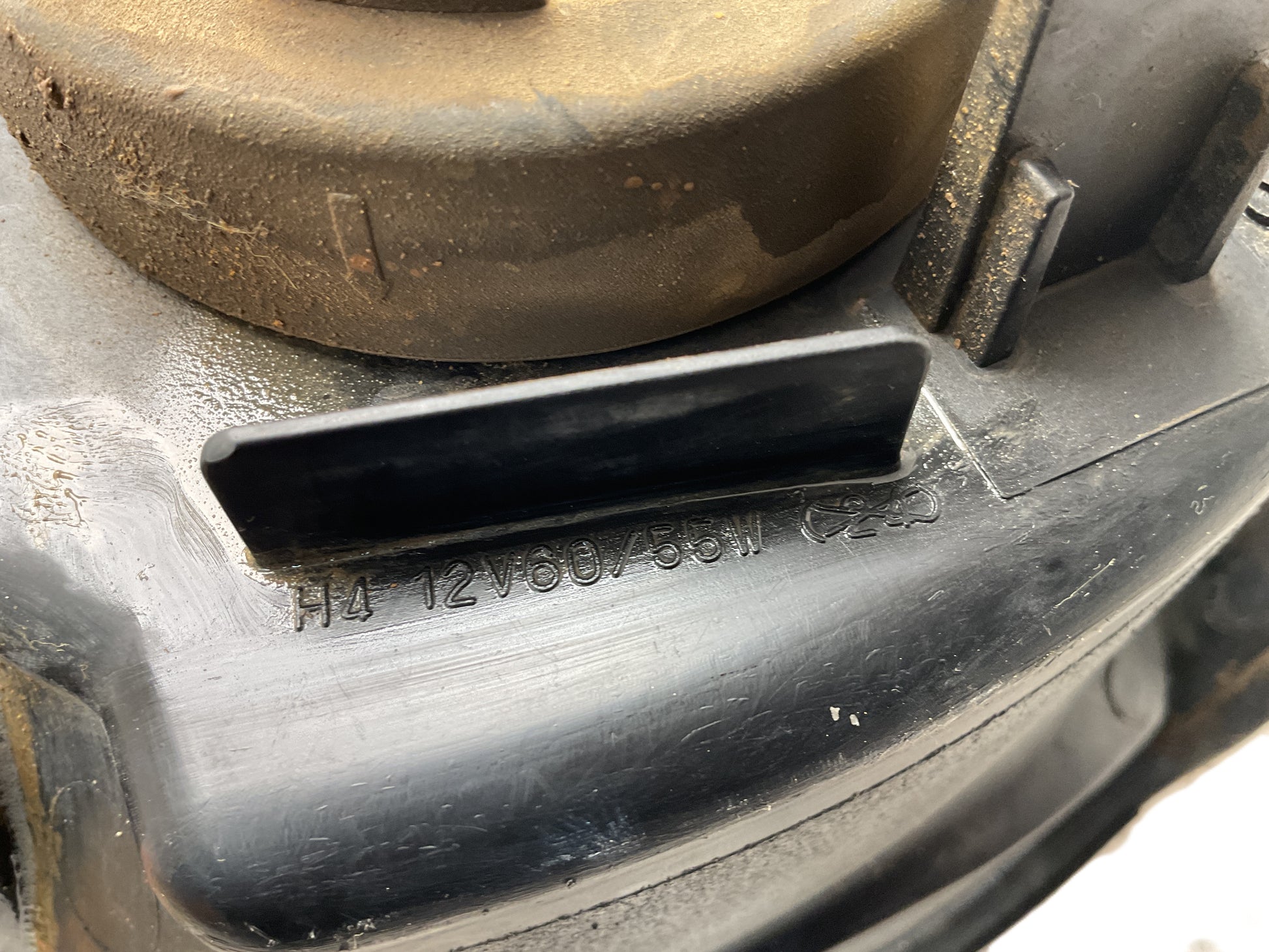 Faro del dcho Mitsubishi L200 05-15