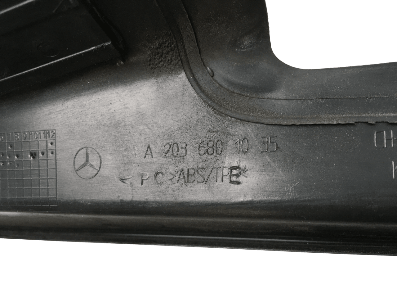 Faldon tra dcho Mercedes A2036801035 - AutoRR A2036801035