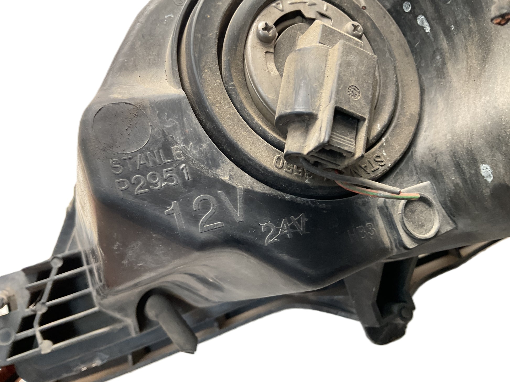Faro del dcho Mazda 3 04-09