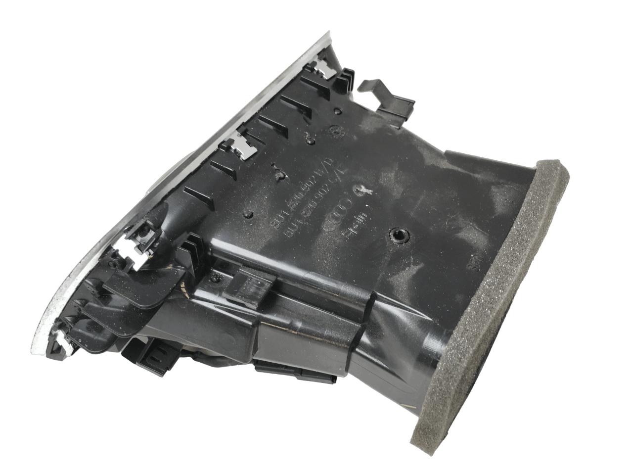 Rejilla del dcha Audi Q3 8U1820902B - AutoRR 8U1820902B