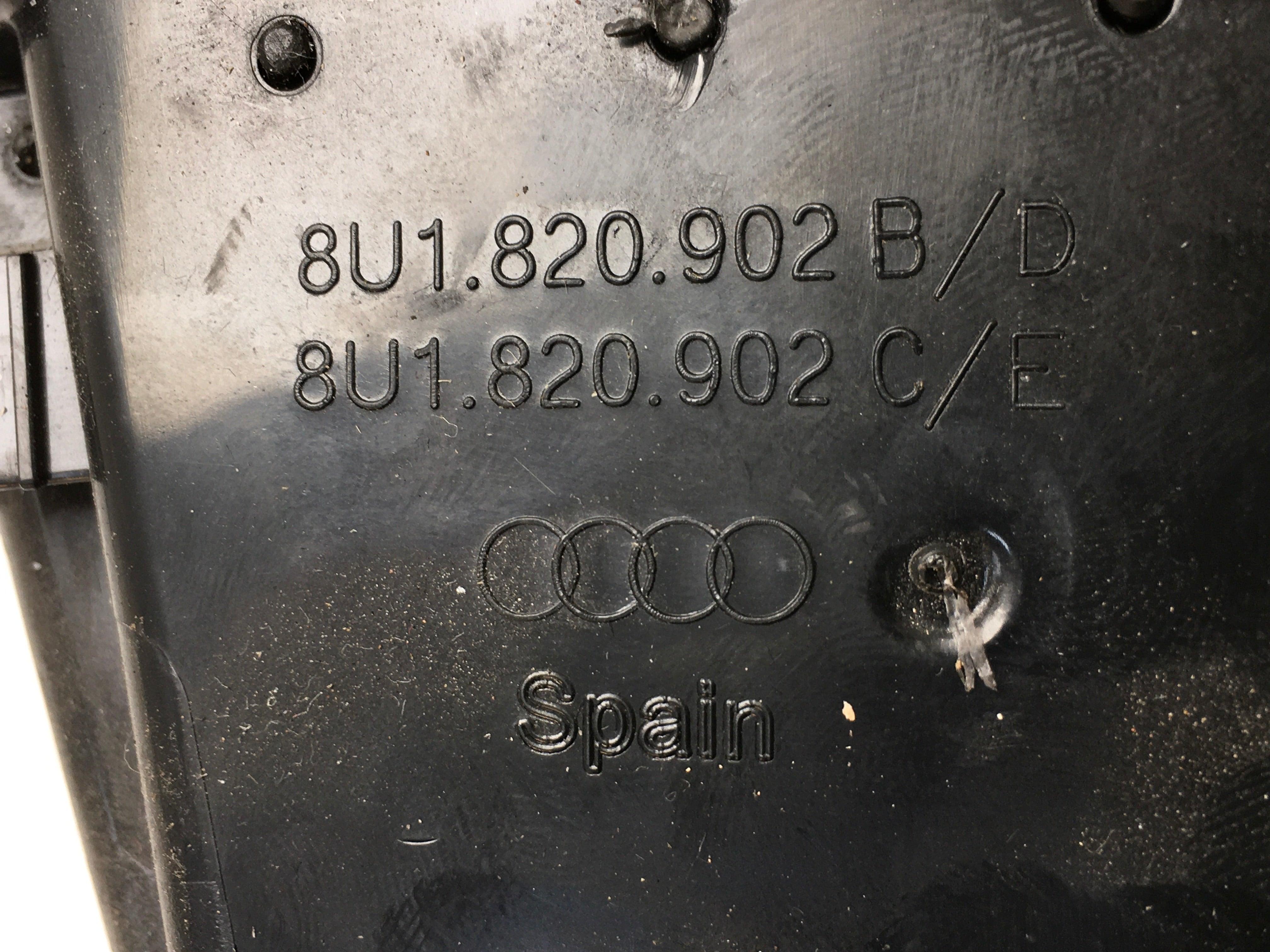 Rejilla del dcha Audi Q3 8U1820902B - AutoRR 8U1820902B