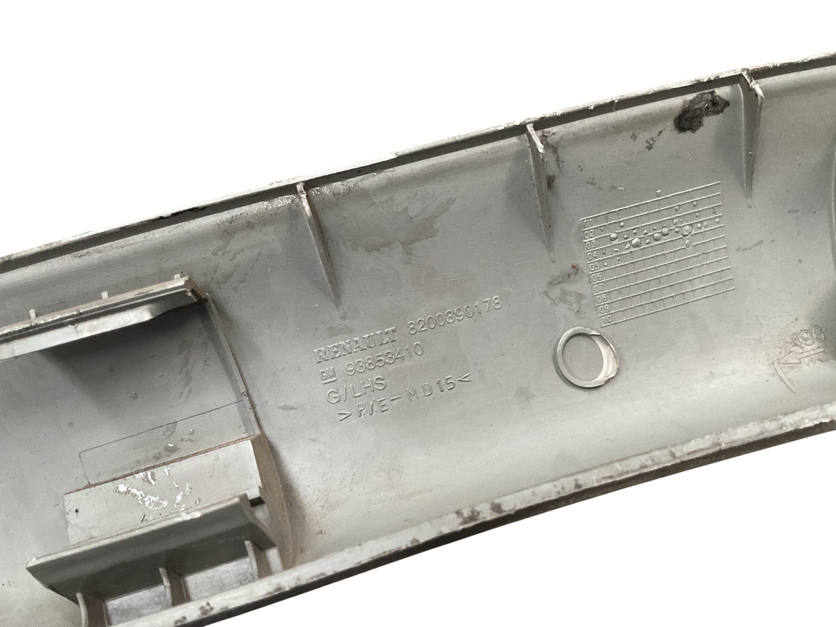 Moldura Pilar A izq Trafic Vivaro Primastar 01-14 8200390178