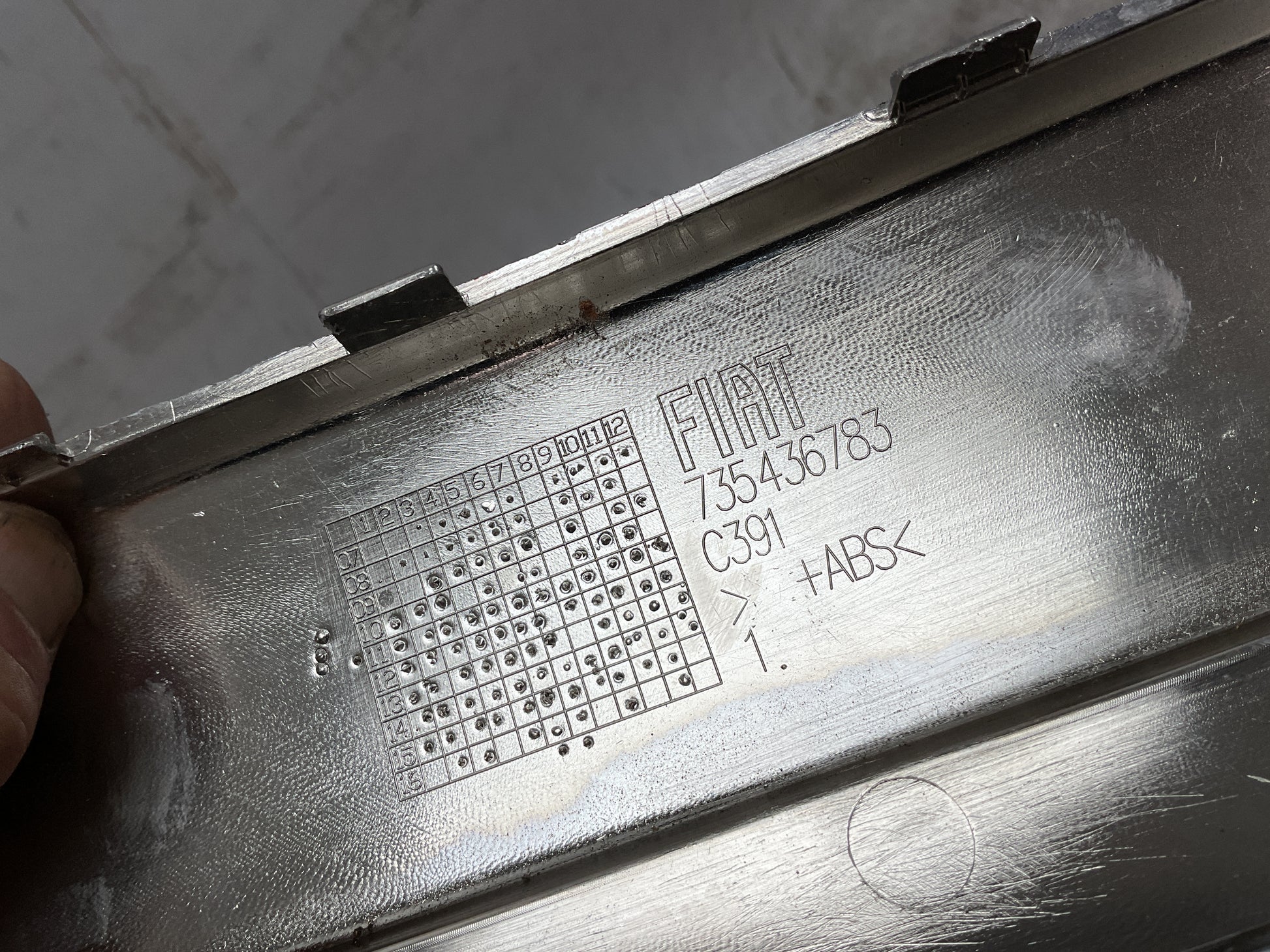 Embellecedor paragolpes trasero Fiat 500 07-12 - 735436783